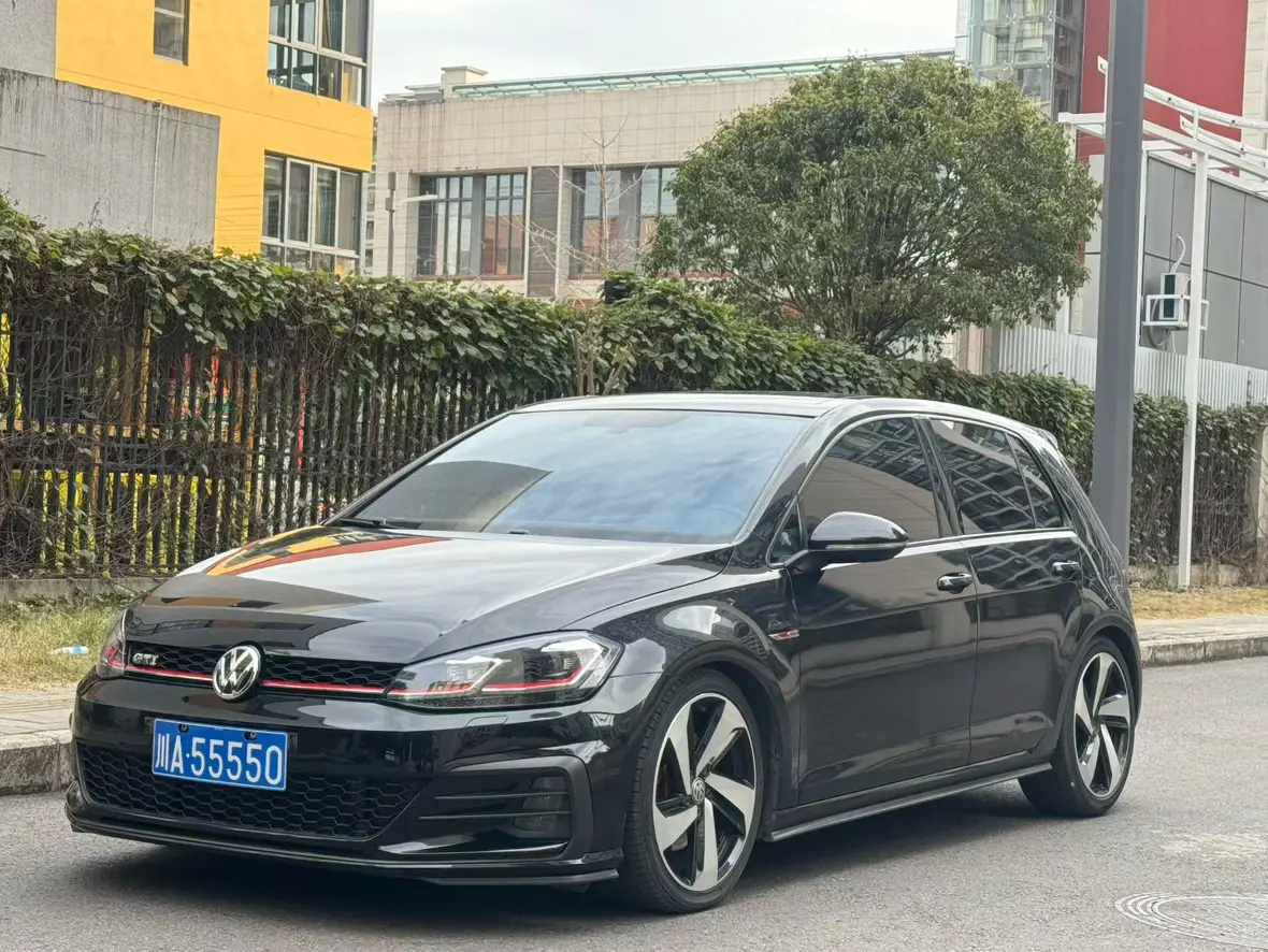 Volkswagen Golf GTI