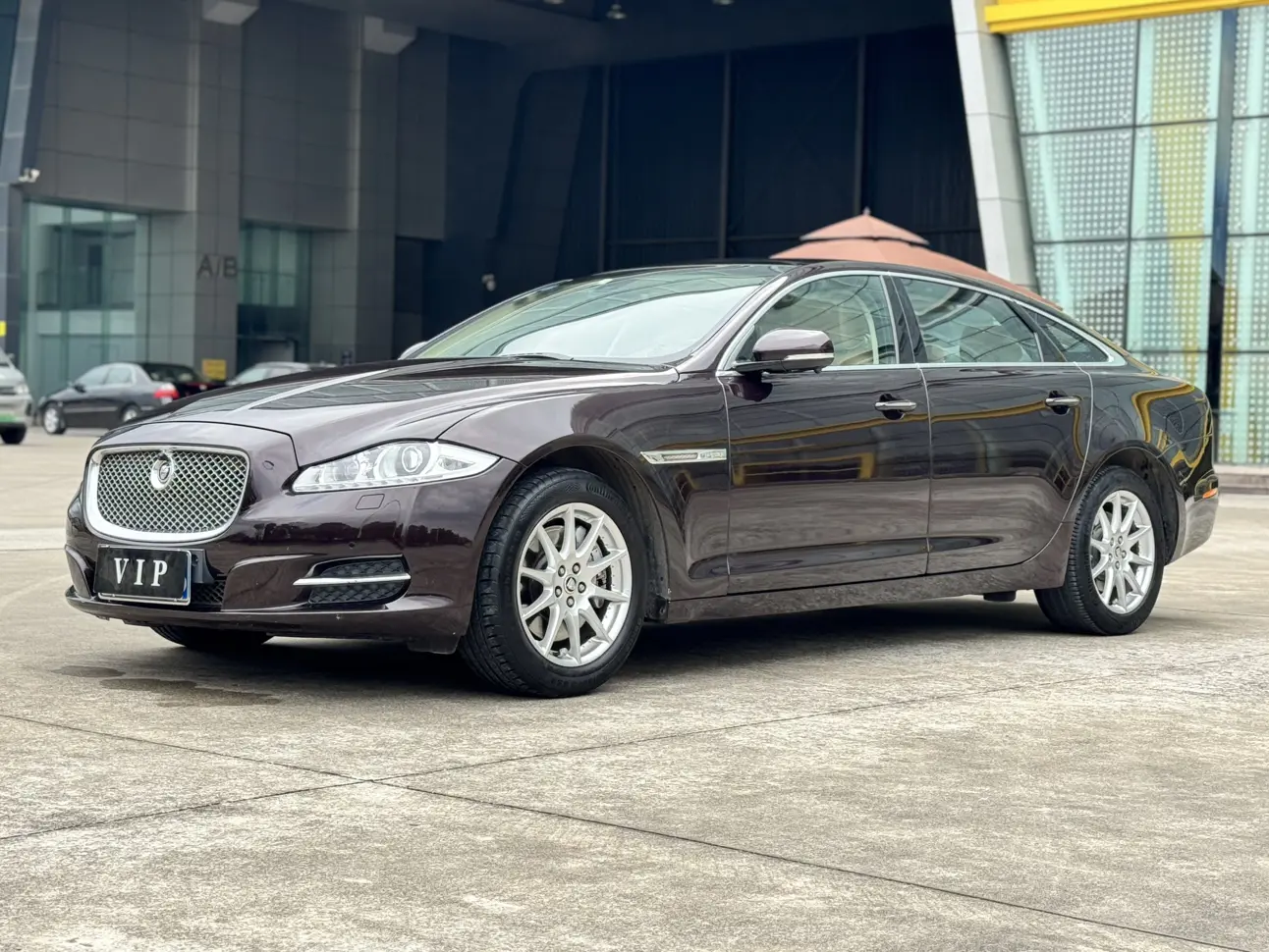 Jaguar XJ