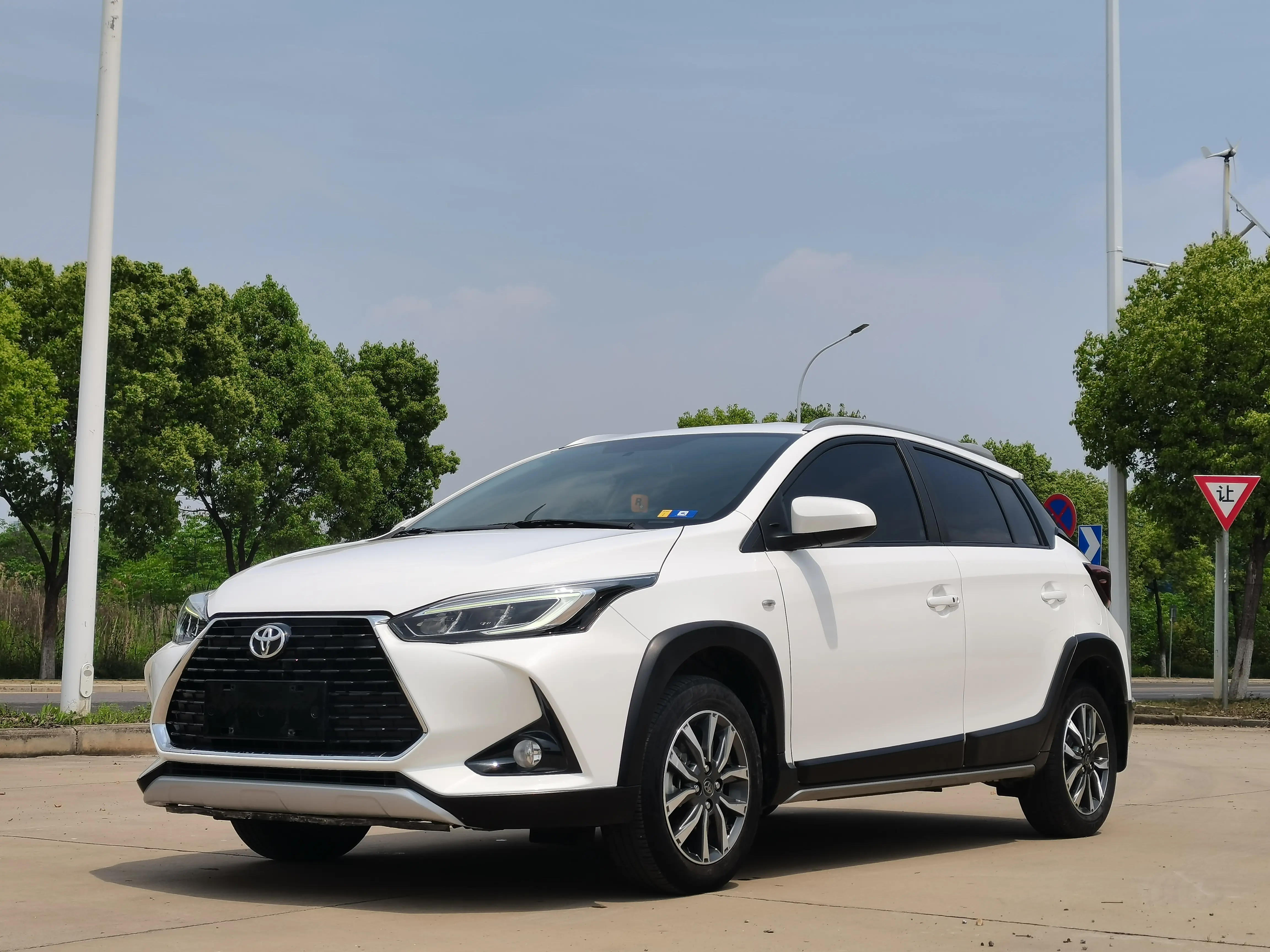 Toyota Yaris L