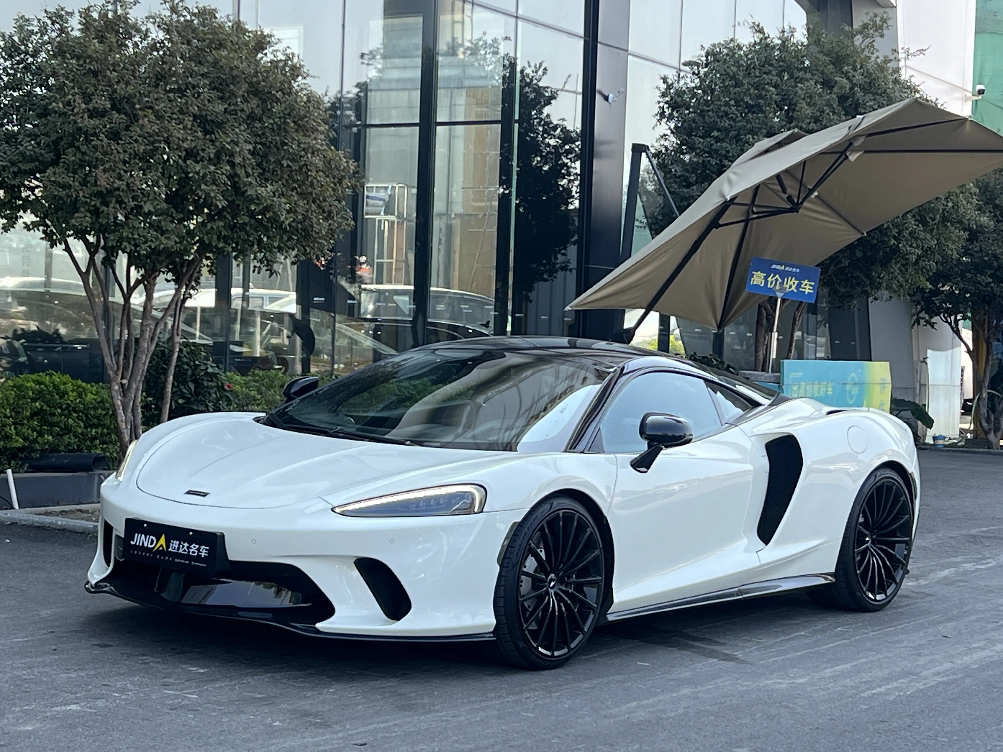McLaren GT