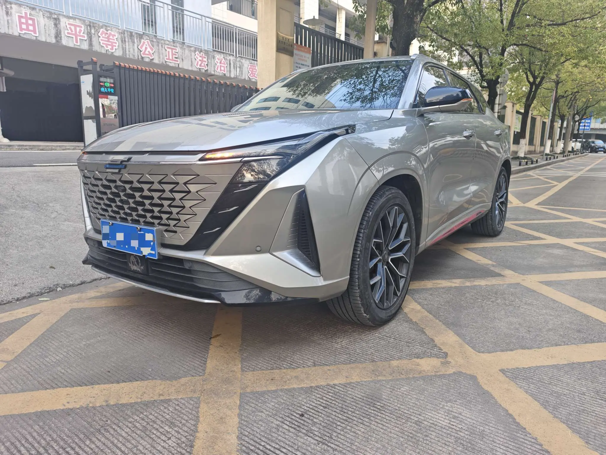 Oshan Changan Auchan Z6