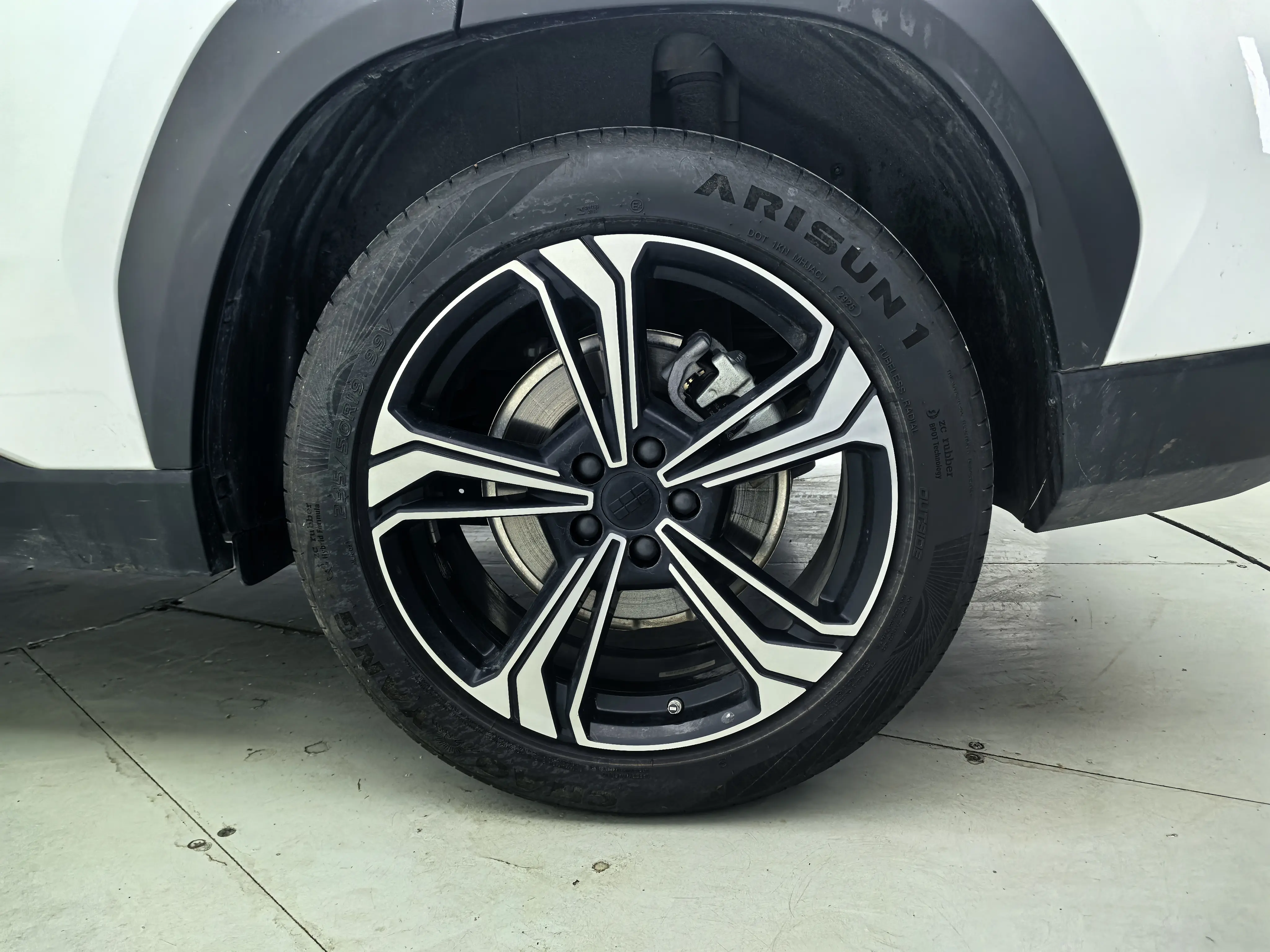 Geely Galaxy L7