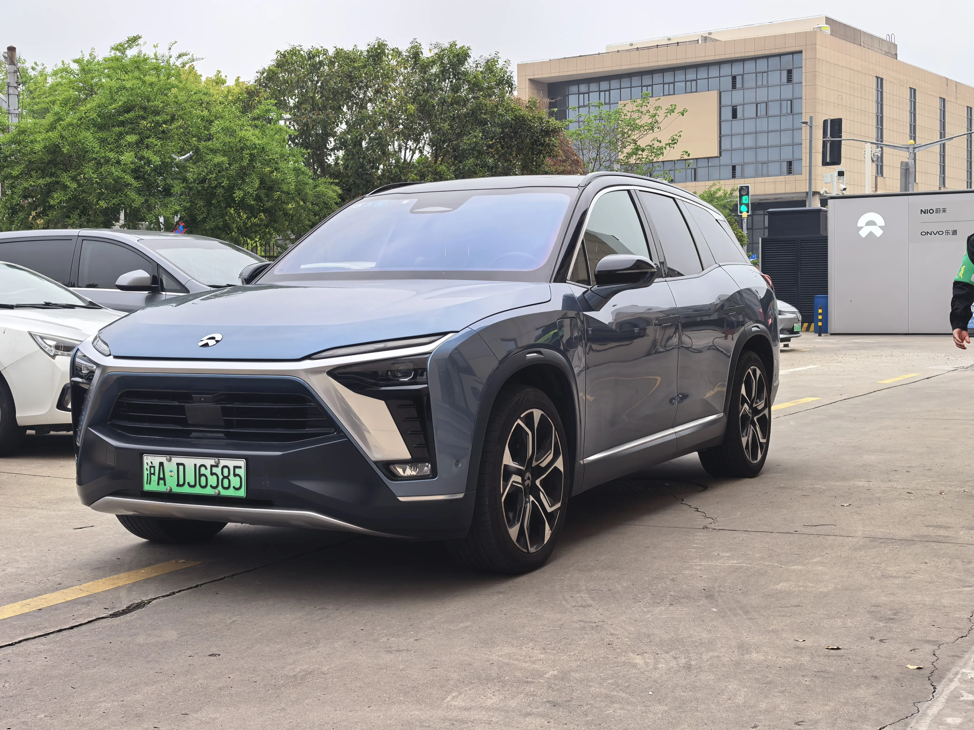 NIO ES8