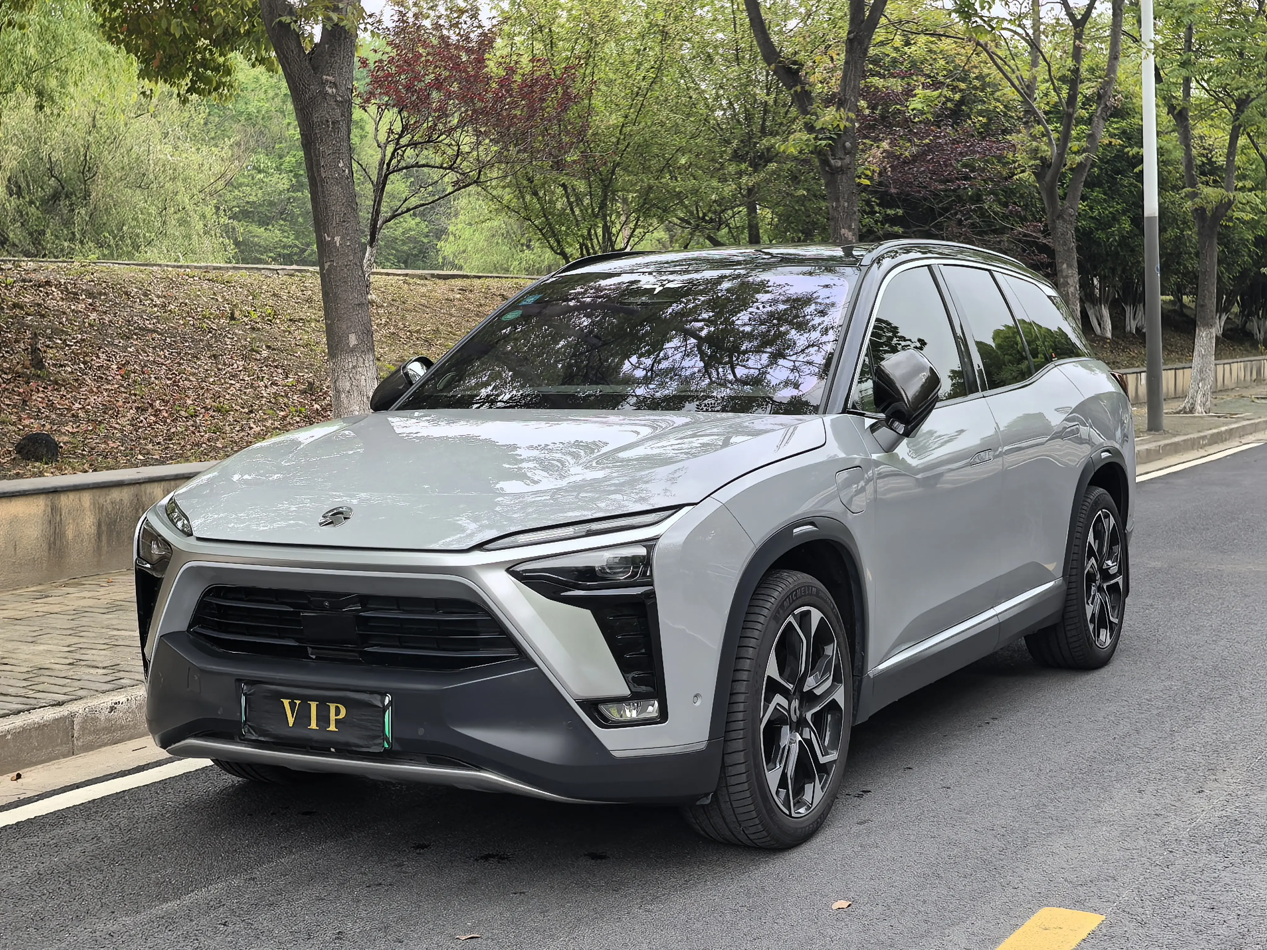 NIO ES8