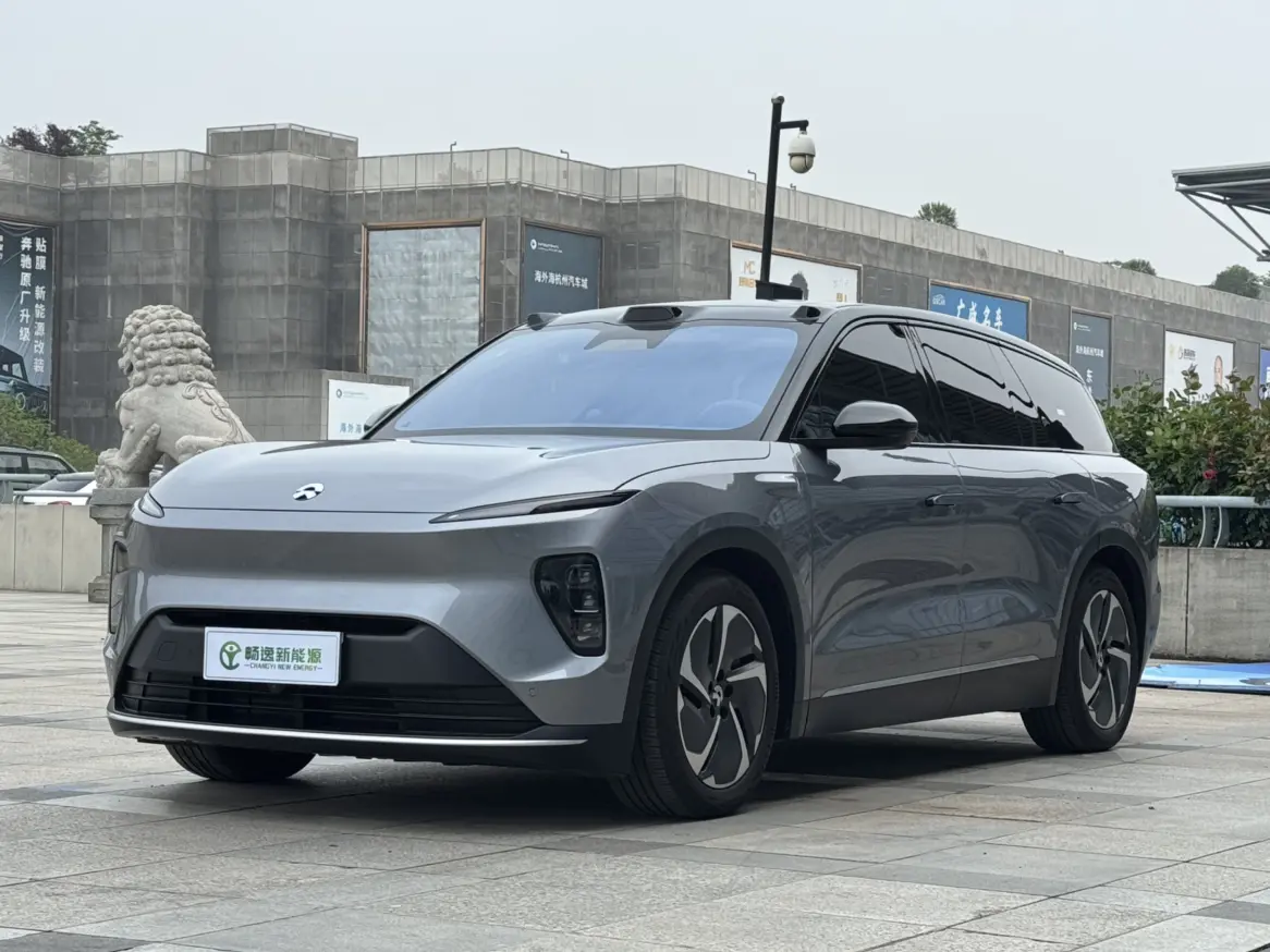 NIO ES8