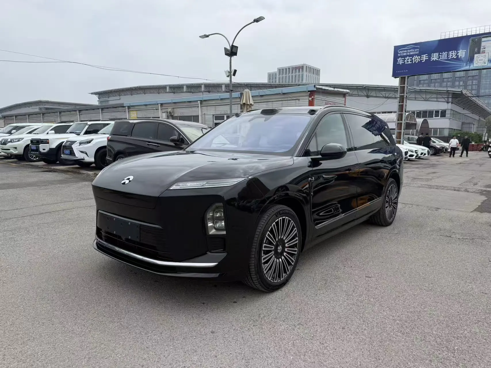 NIO ES8
