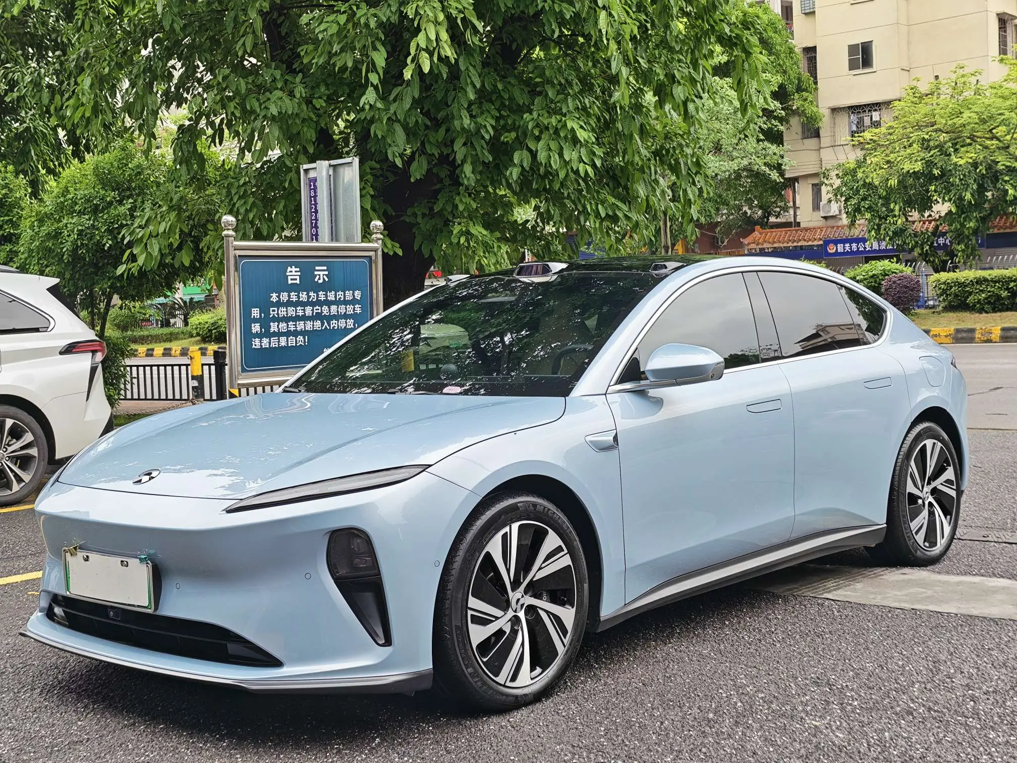 NIO ET5