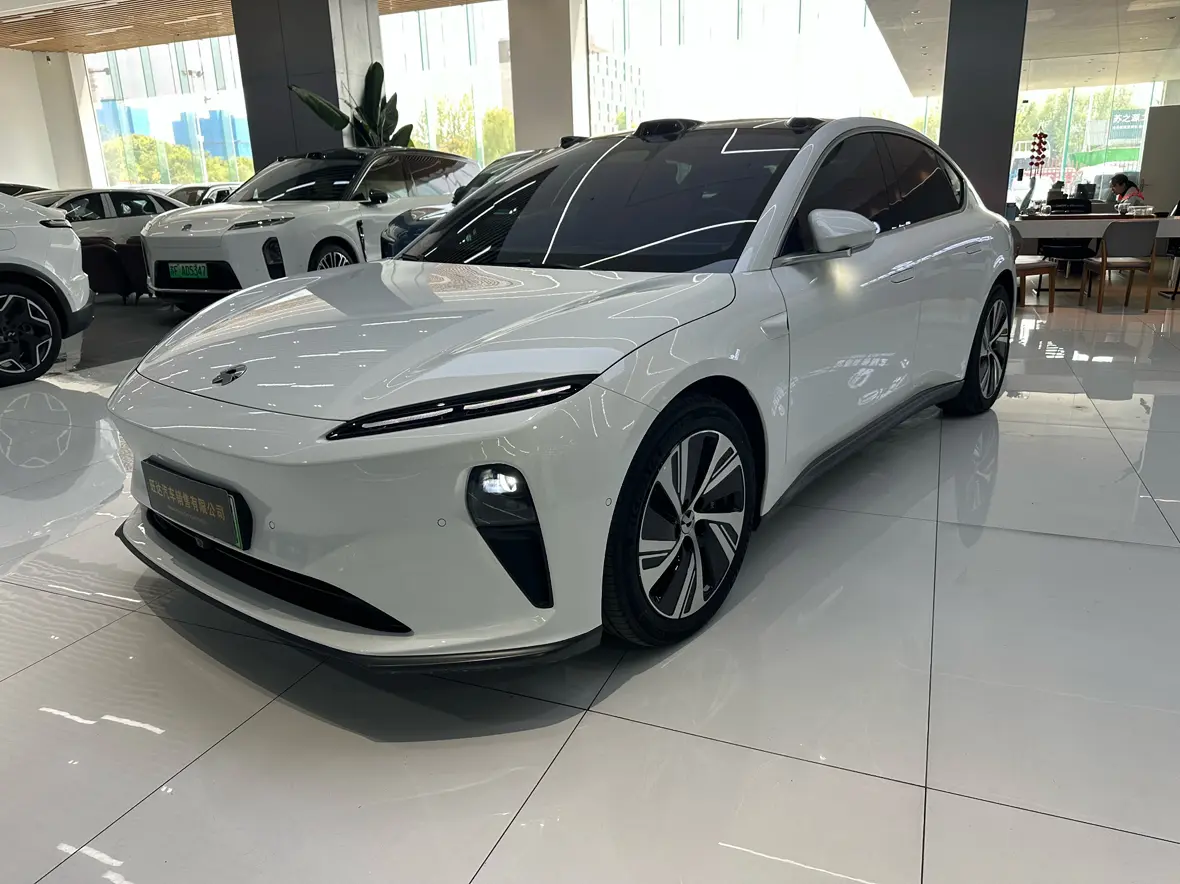 NIO ET5