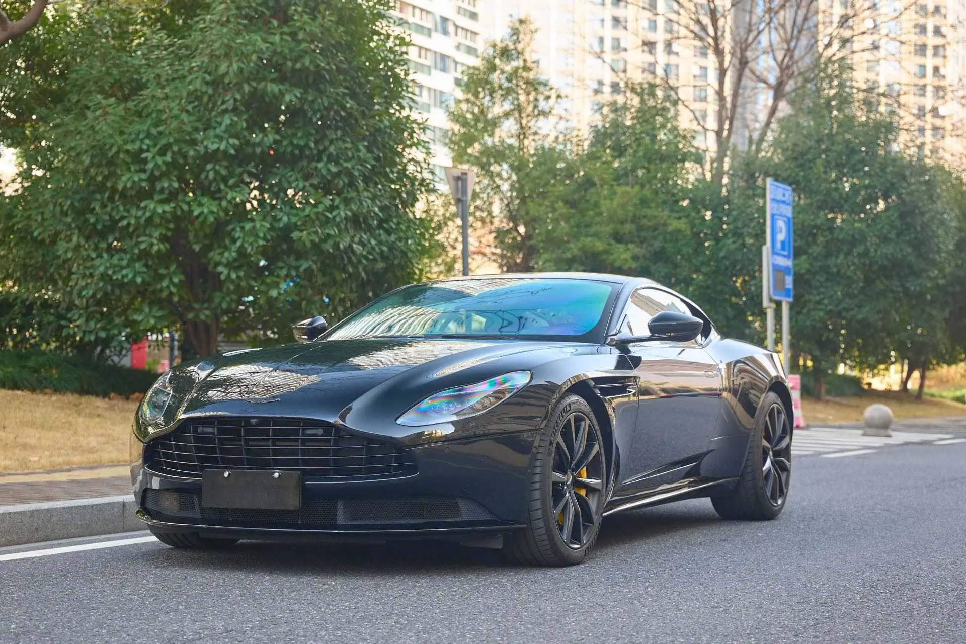 Aston Martin DB11