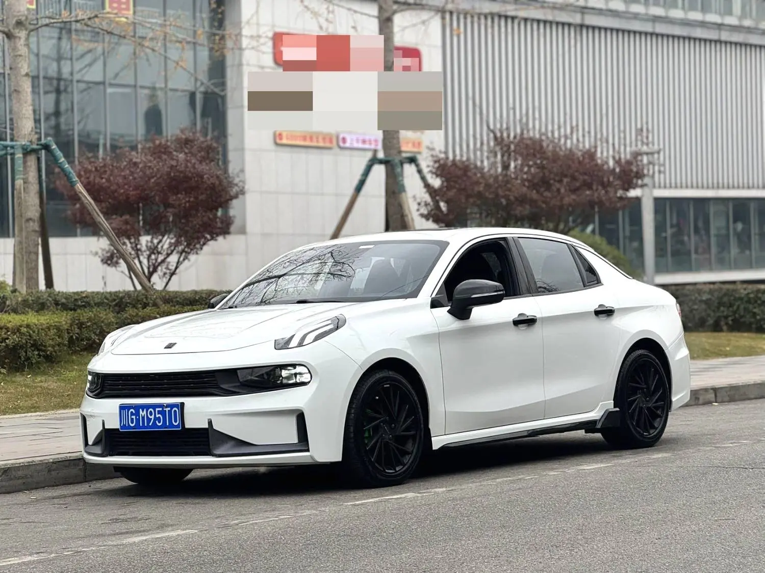 Lynk & Co 03