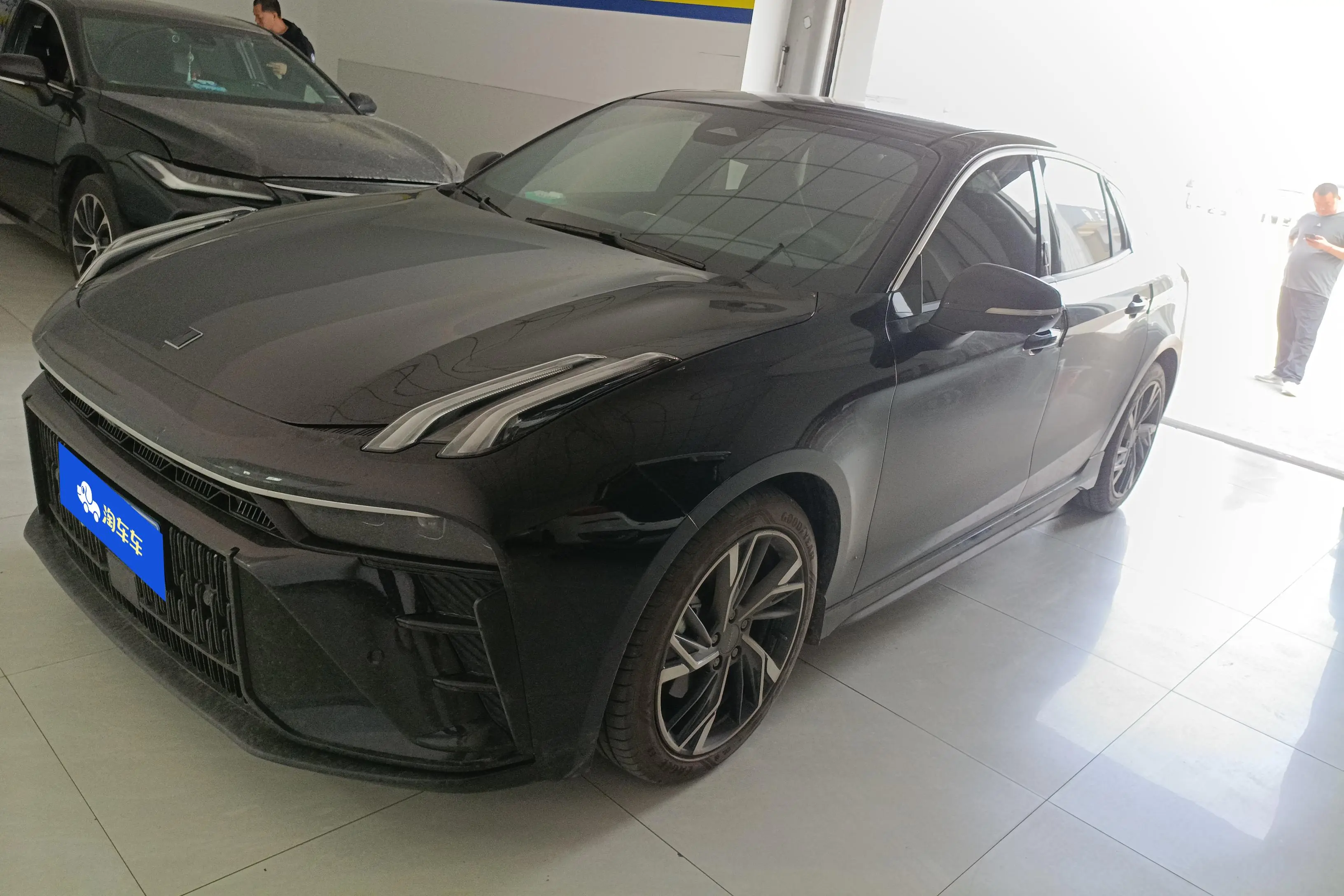 Lynk & Co 03