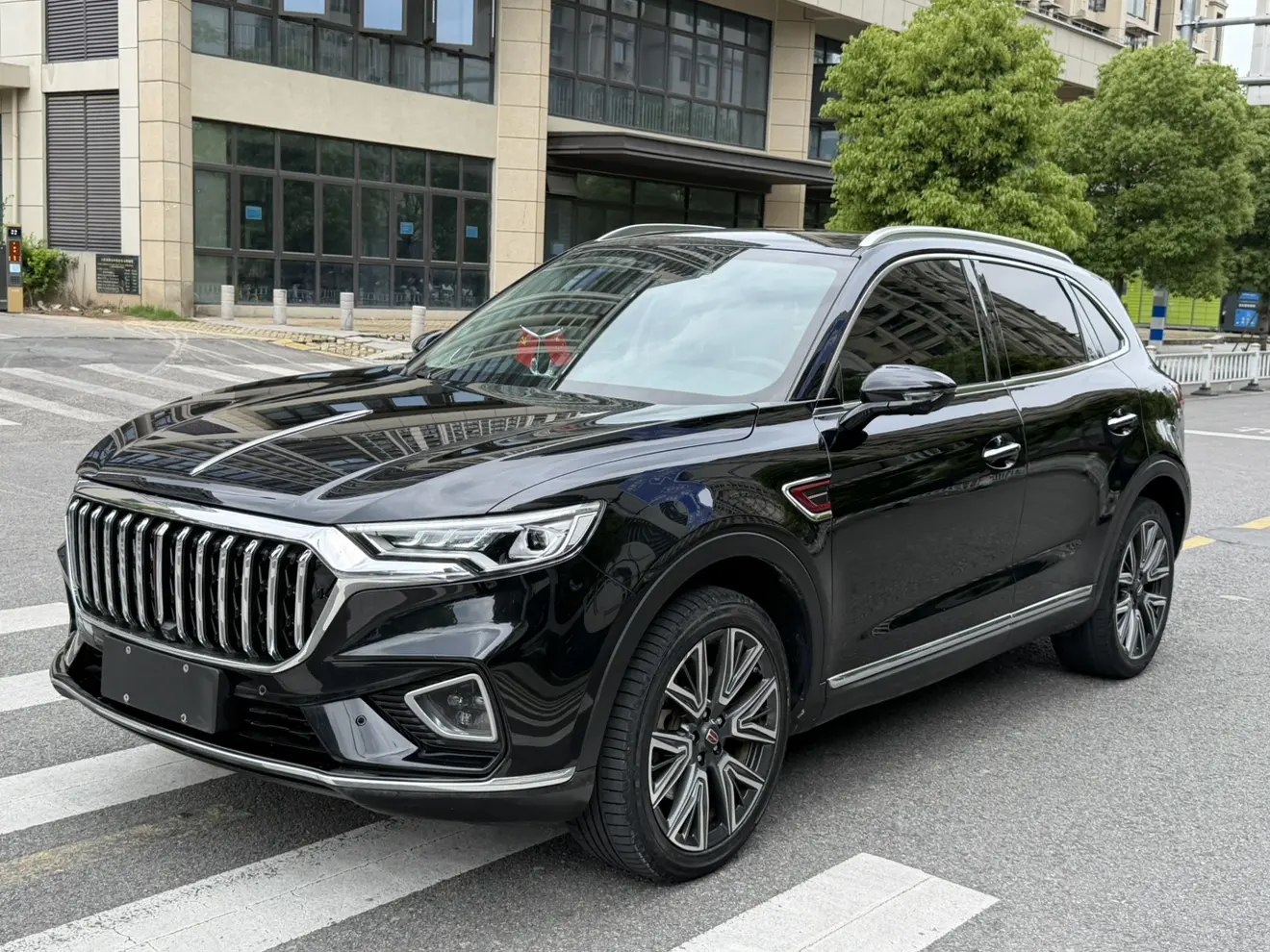 Hongqi HS5