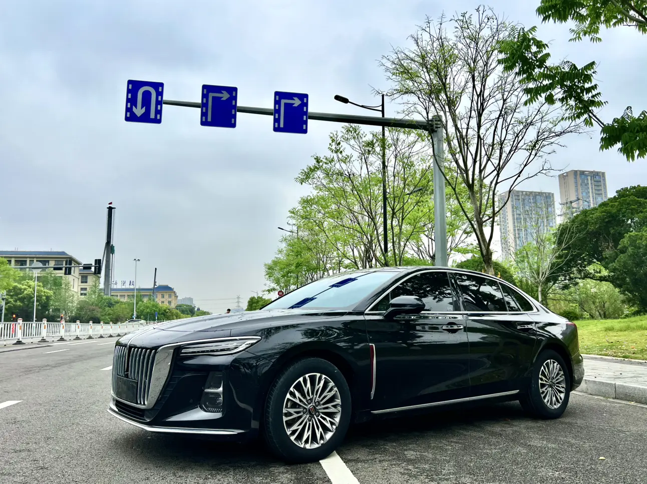 Hongqi H5