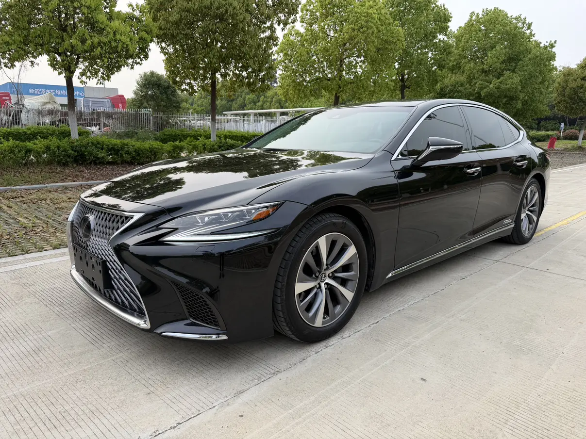 Lexus LS