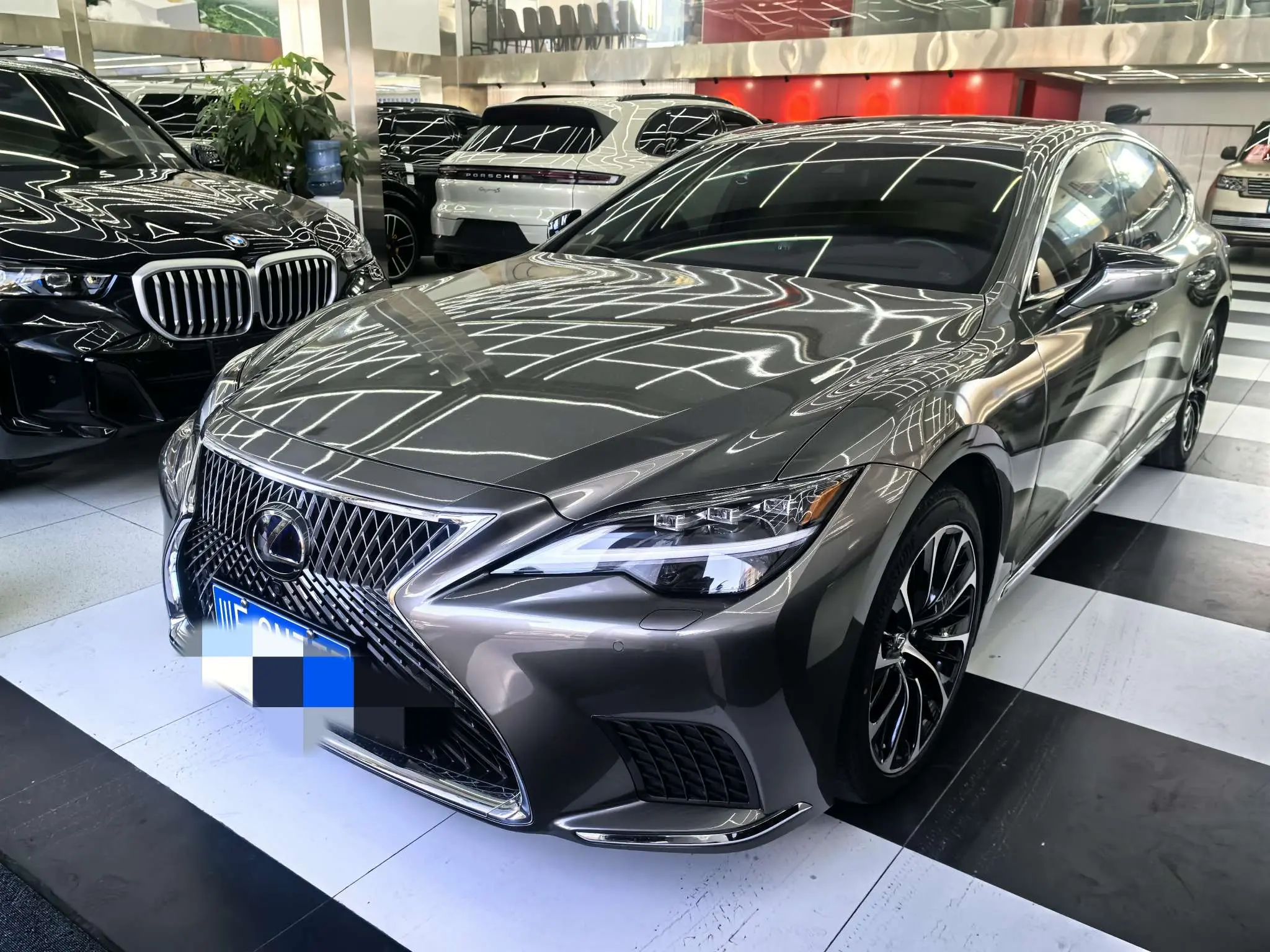 Lexus LS