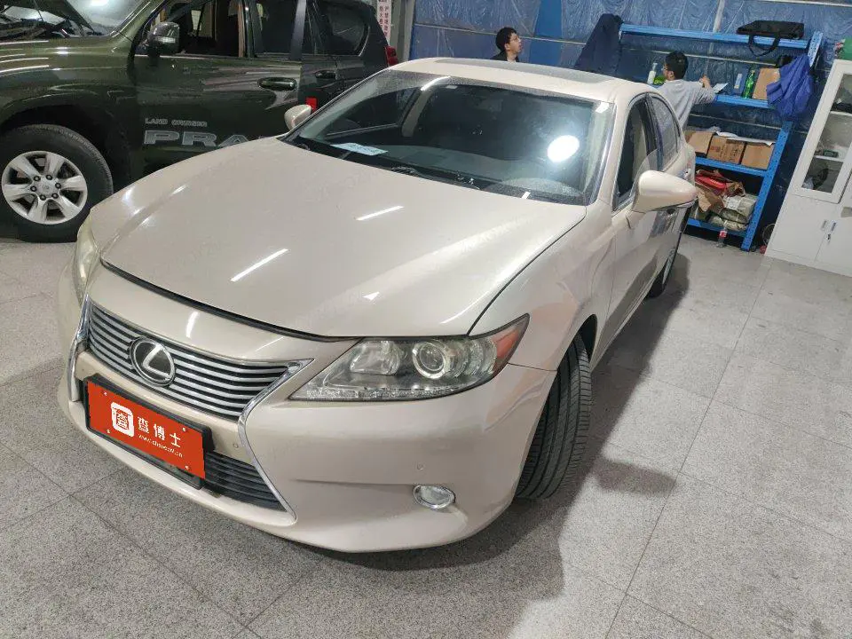 Lexus ES