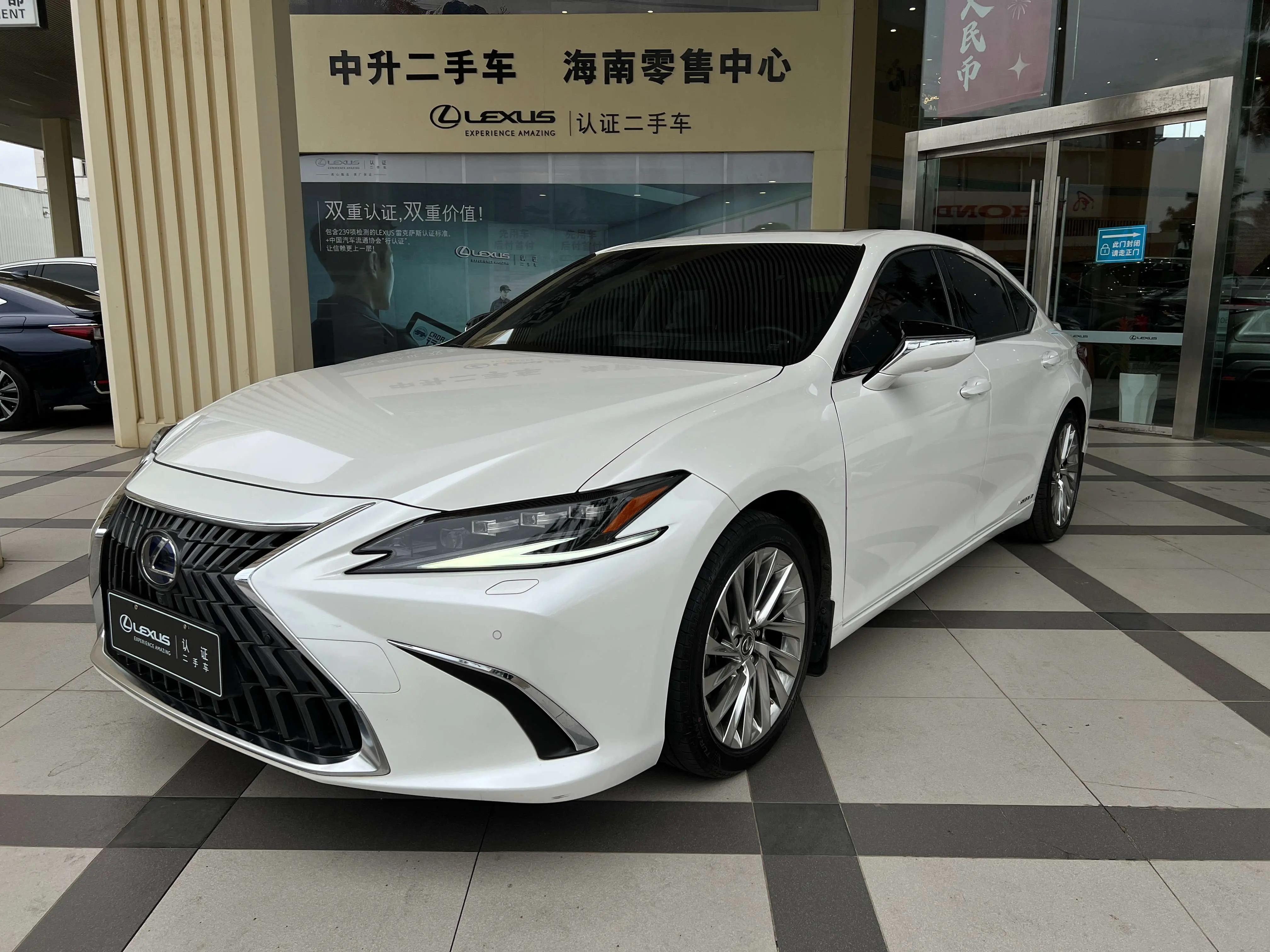 Lexus ES