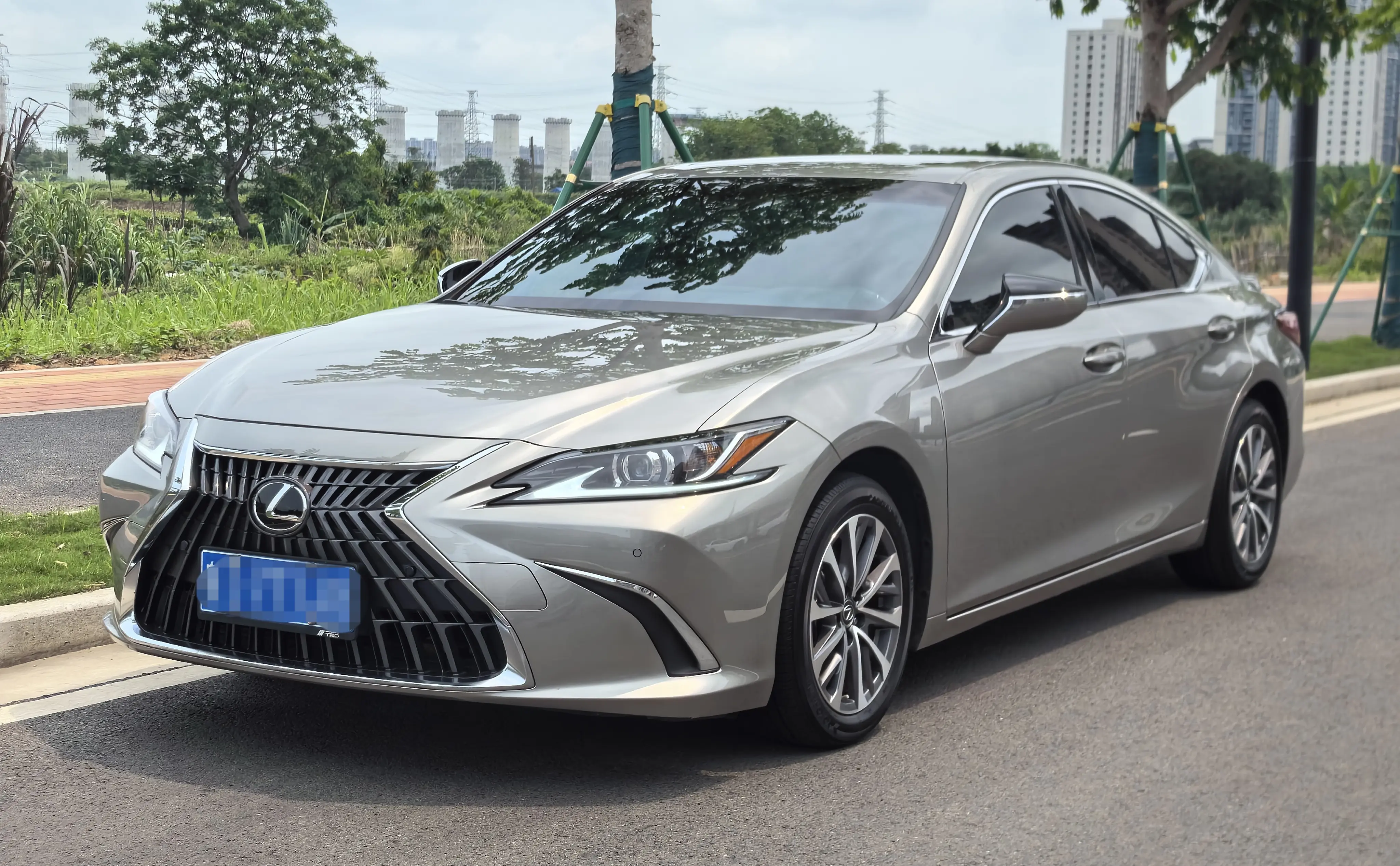 Lexus ES