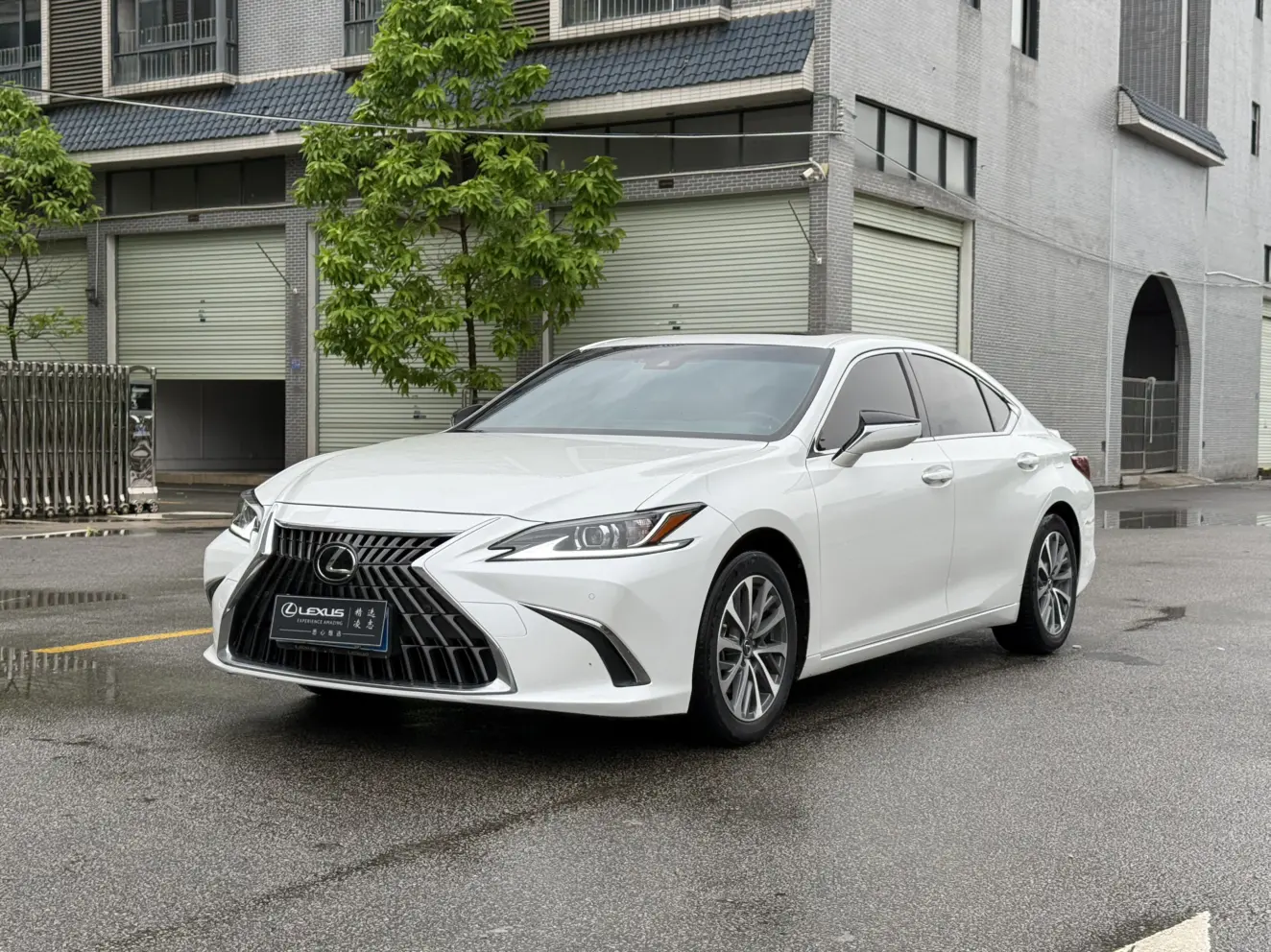 Lexus ES