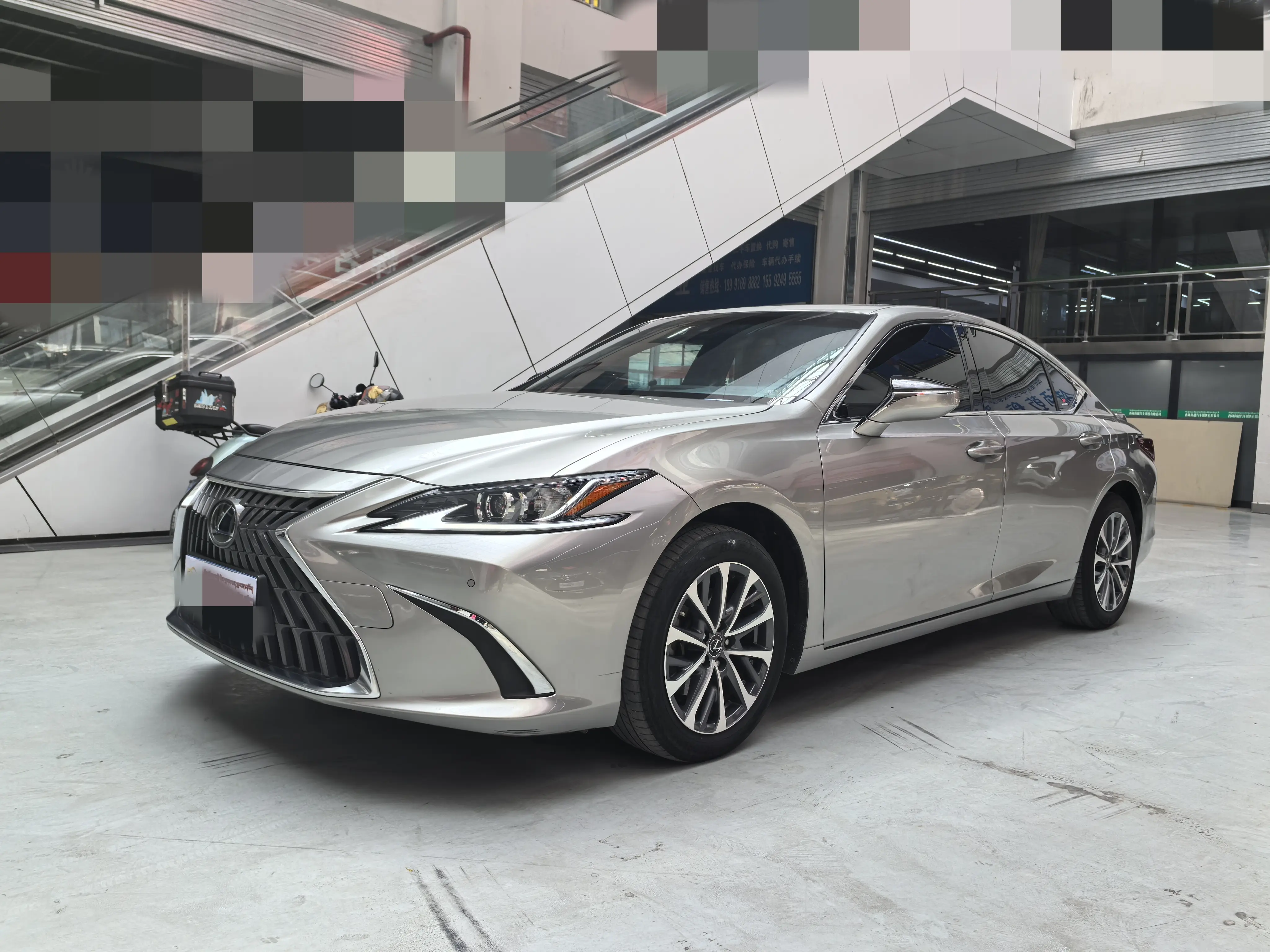 Lexus ES