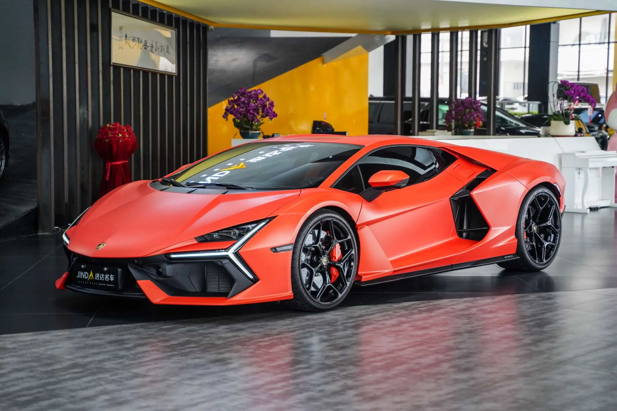 Lamborghini Revuelto