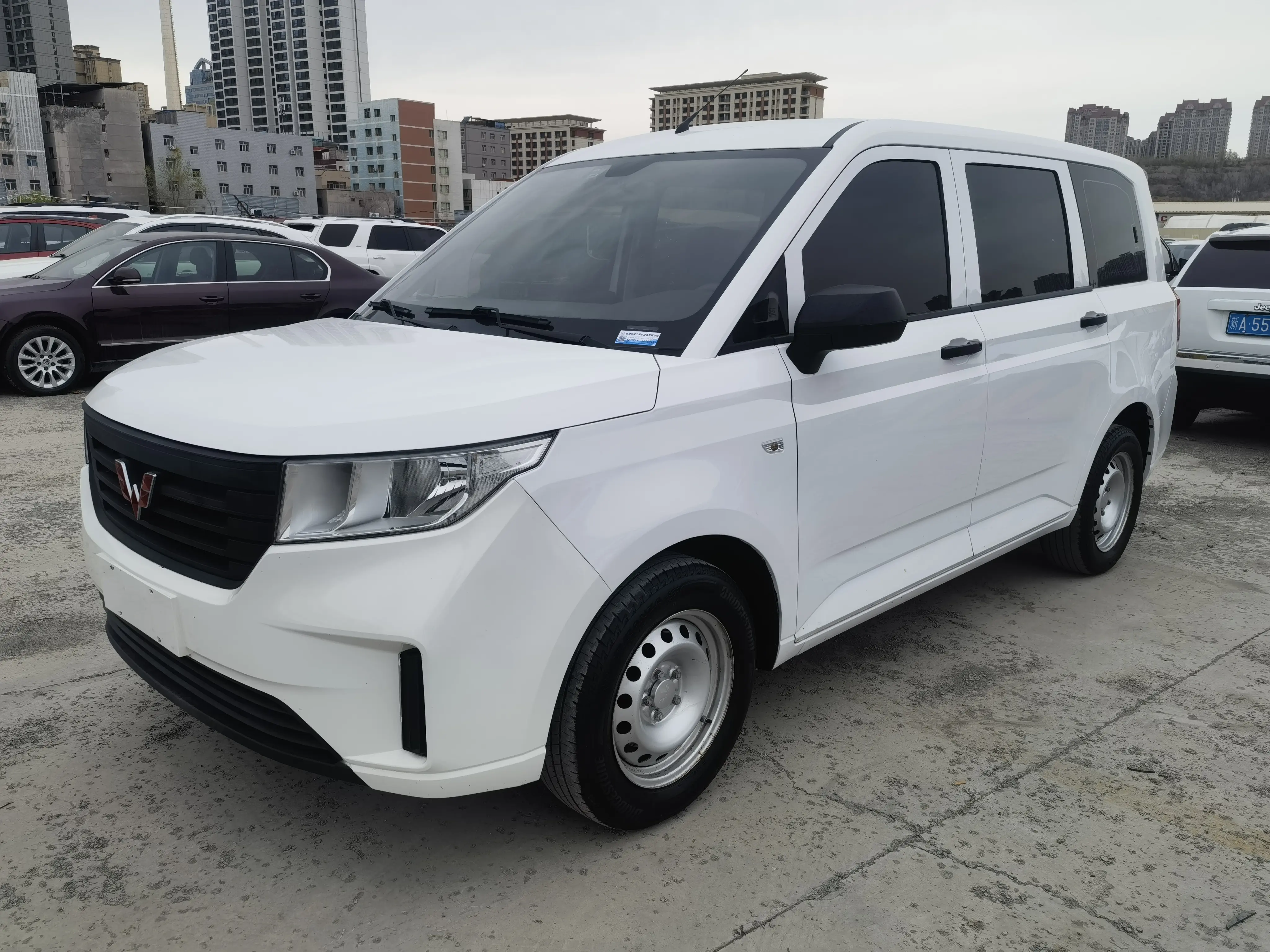 Wuling Hongguang PLUS