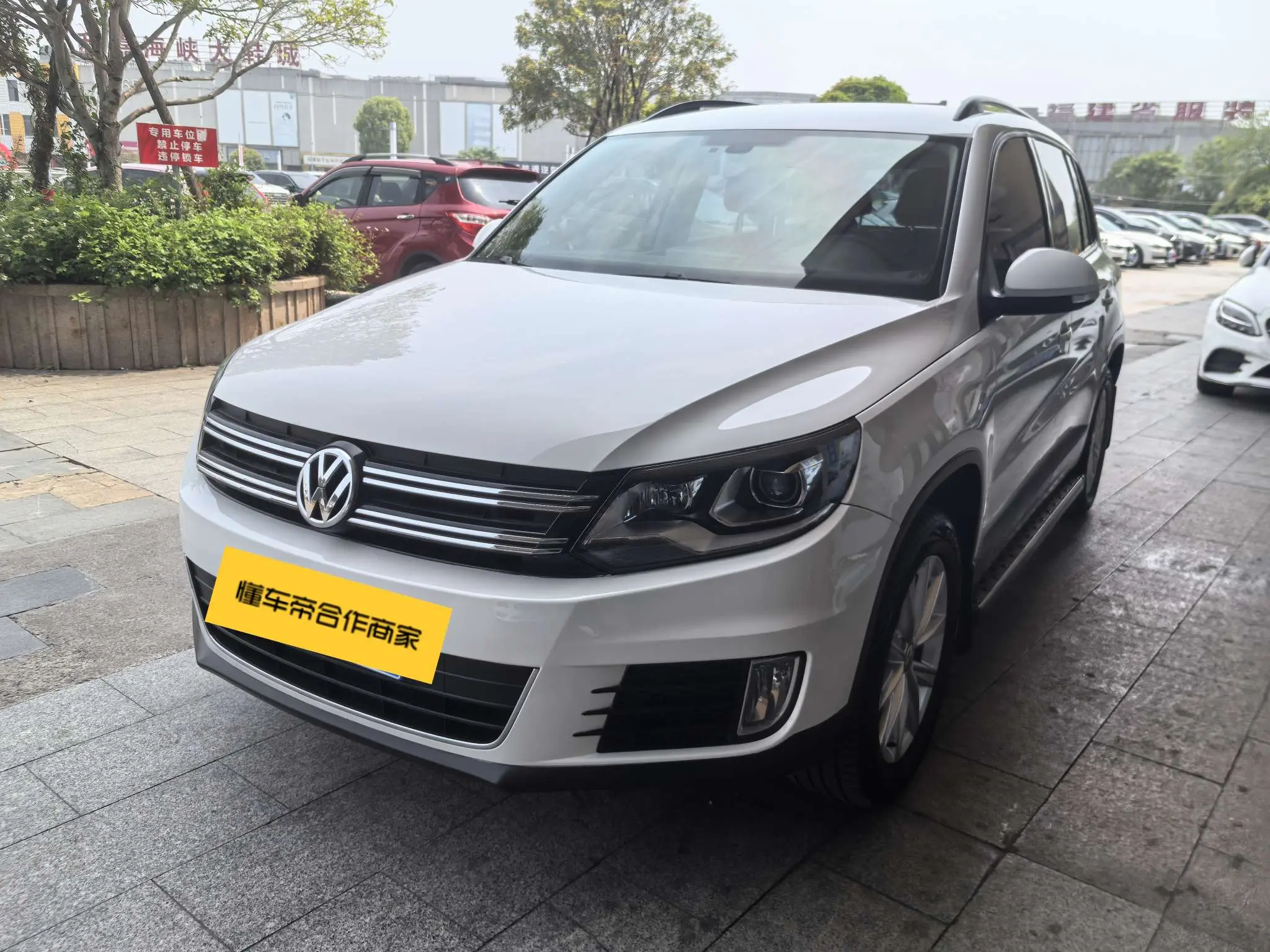Volkswagen Tiguan (Tharu)