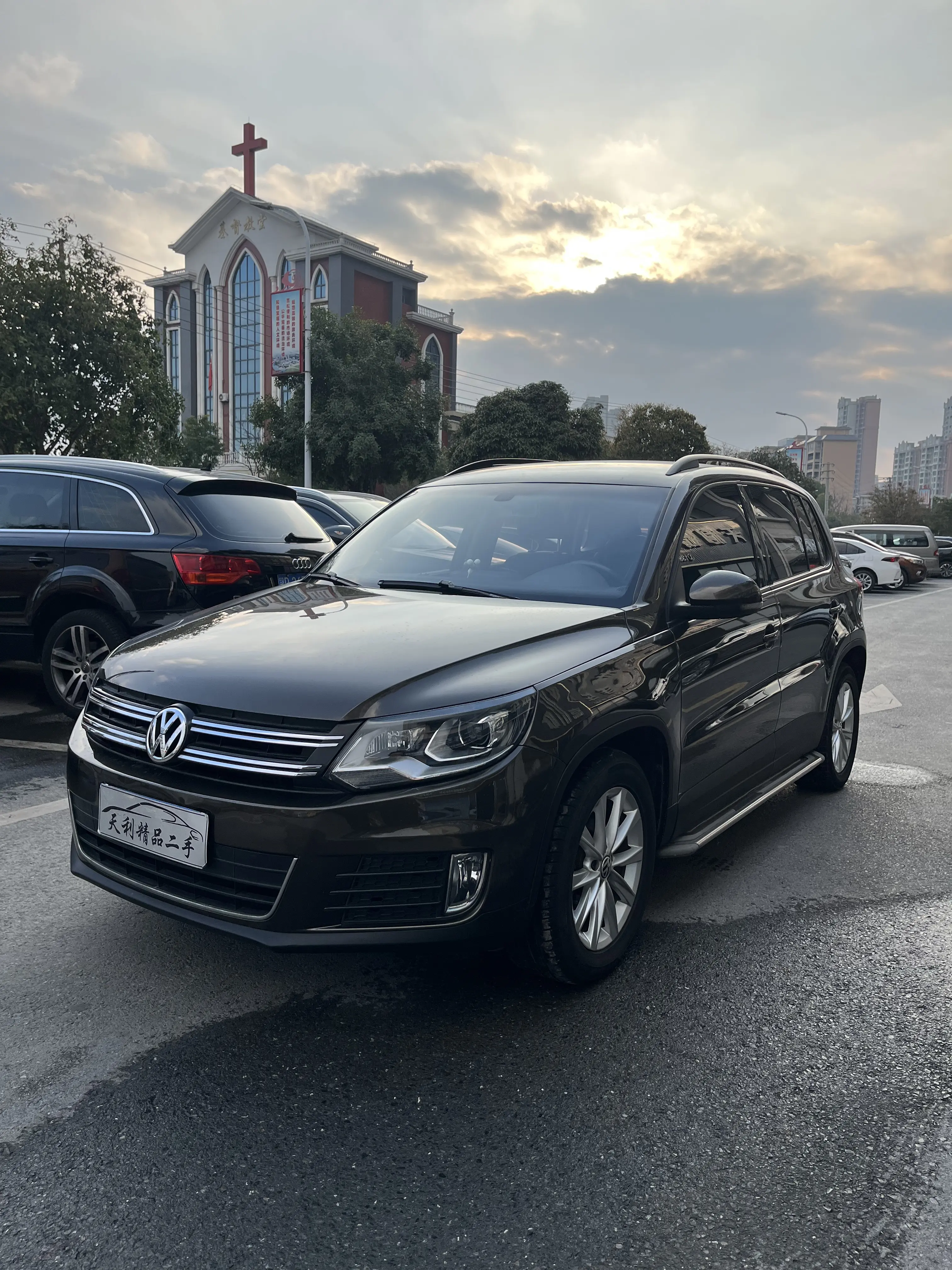 Volkswagen Tiguan (Tharu)