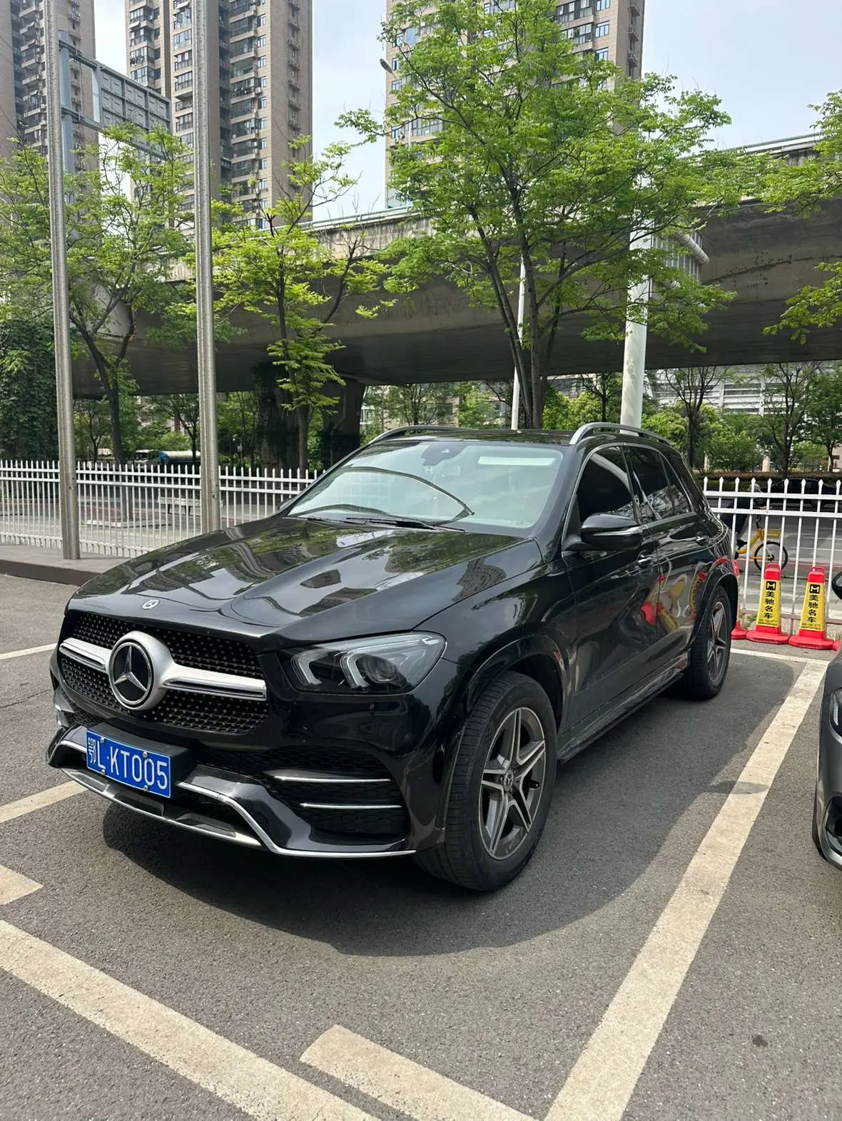 Mercedes-Benz GLE (Imported)