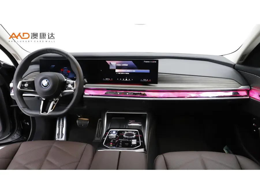 BMW i7