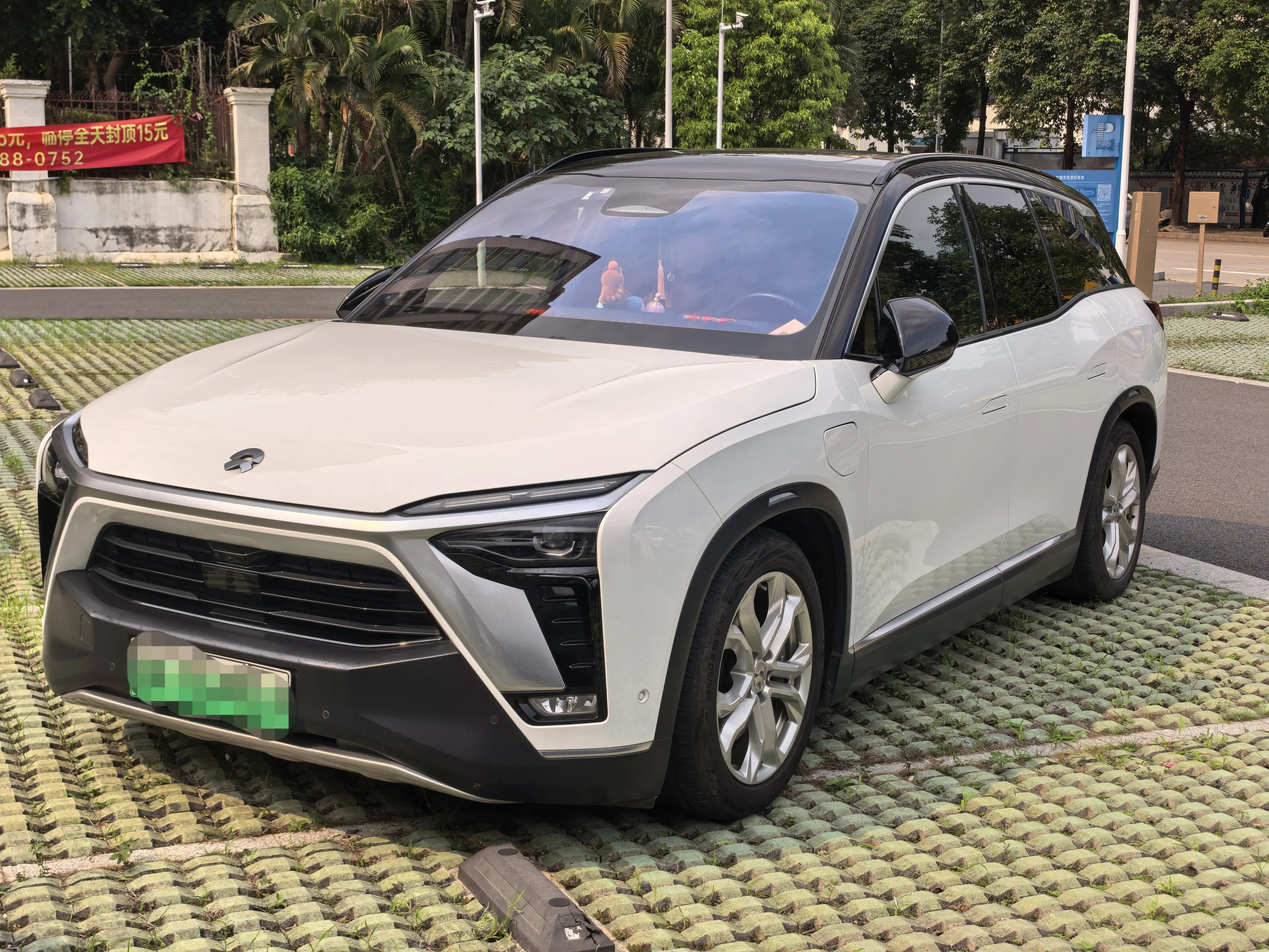NIO ES8