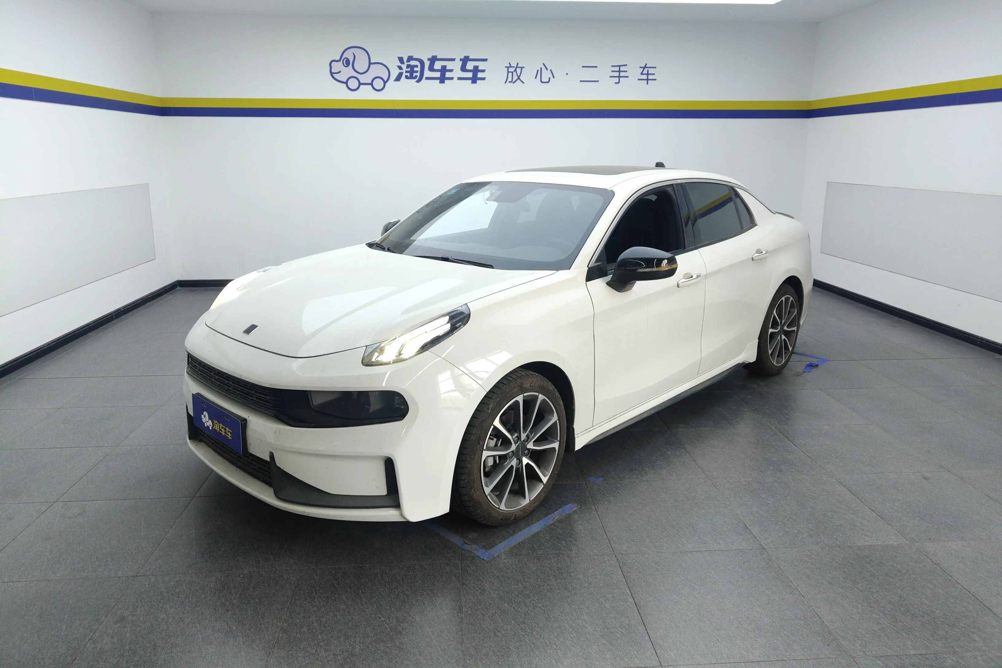 Lynk & Co 03