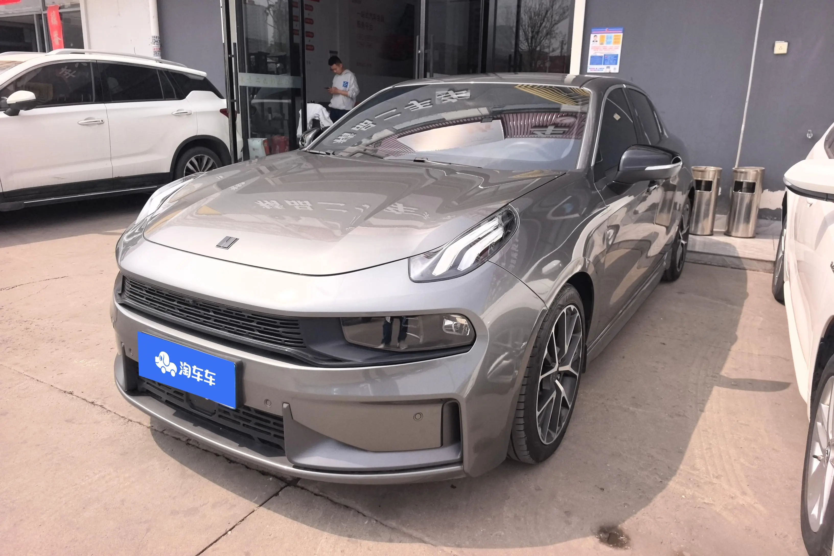 Lynk & Co 03