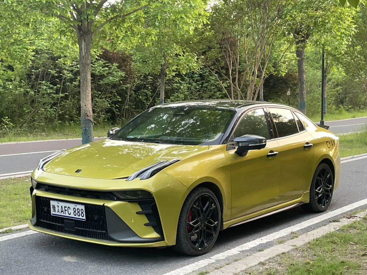 Lynk & Co 03