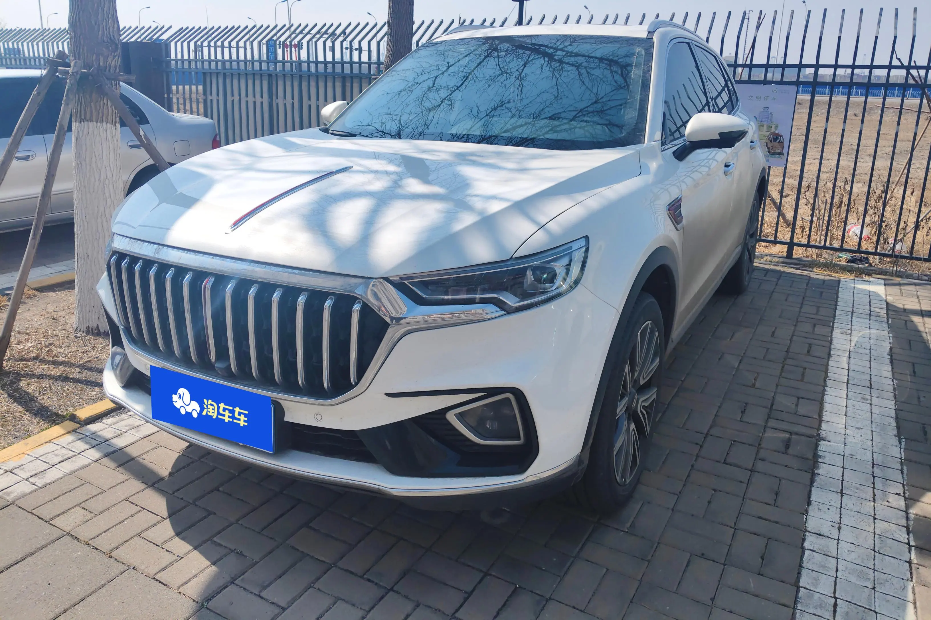 Hongqi HS5