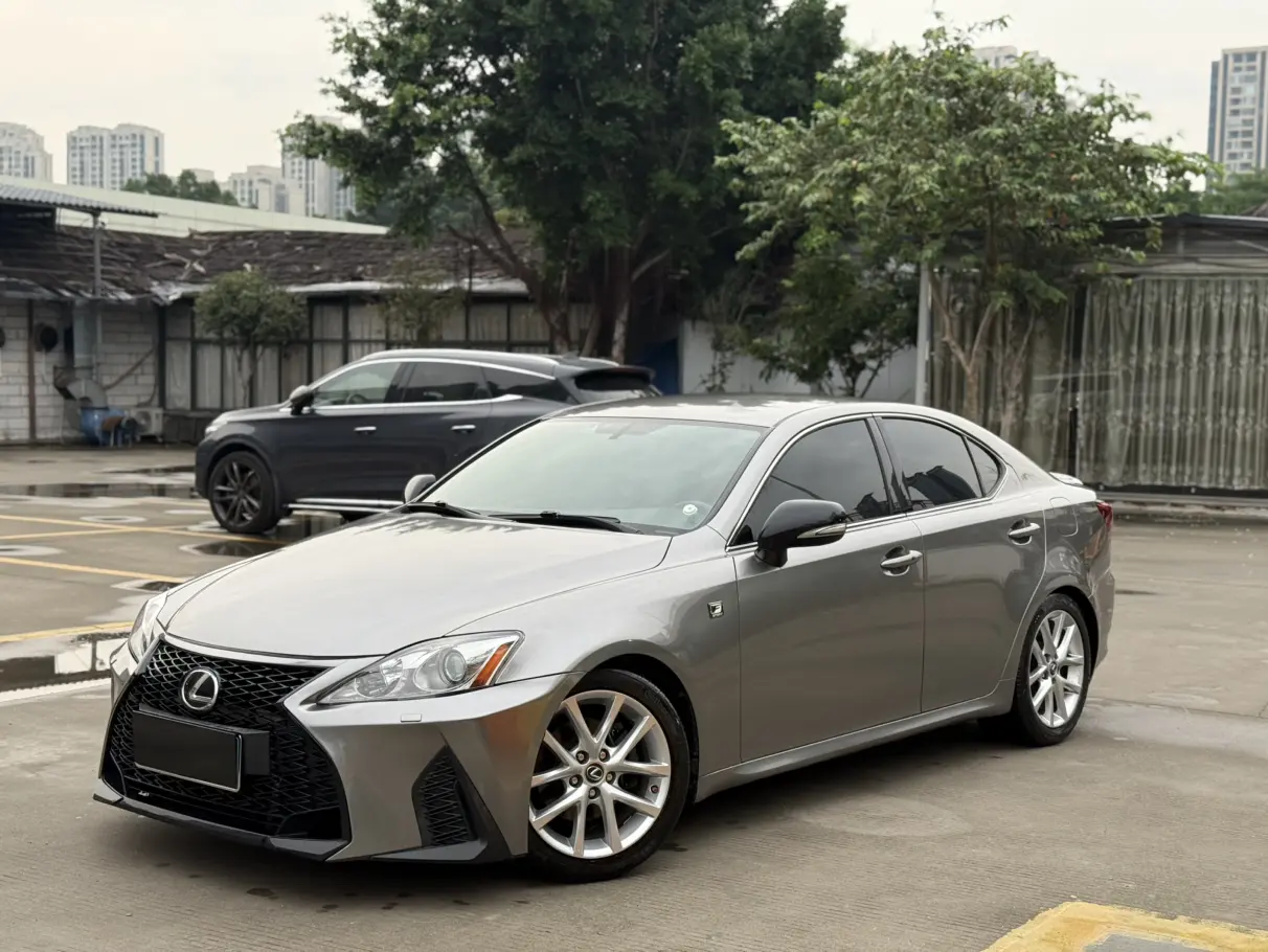 Lexus IS
