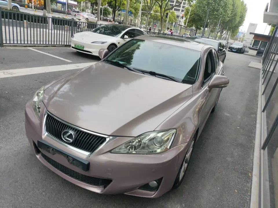 Lexus IS