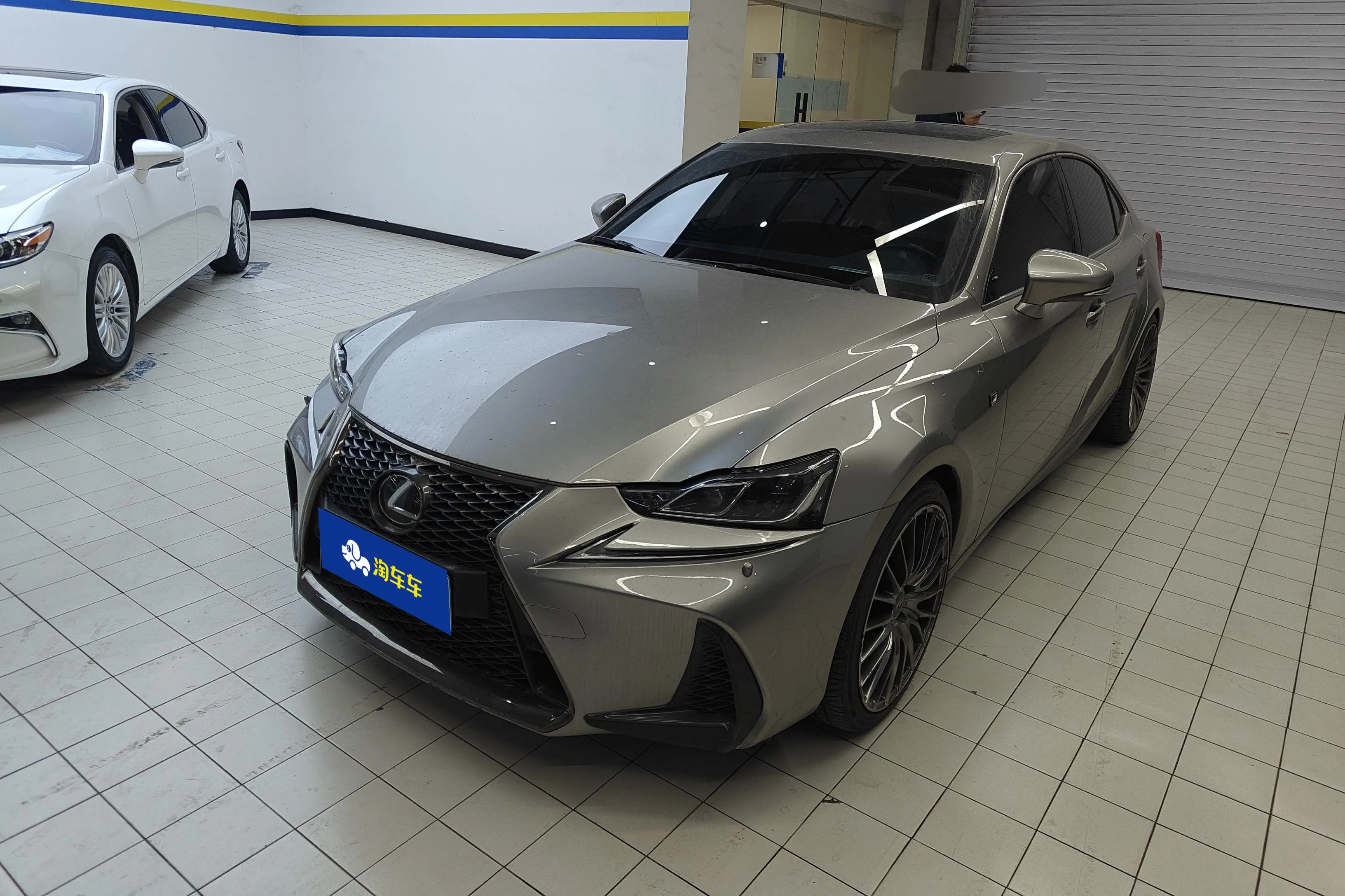 Lexus IS