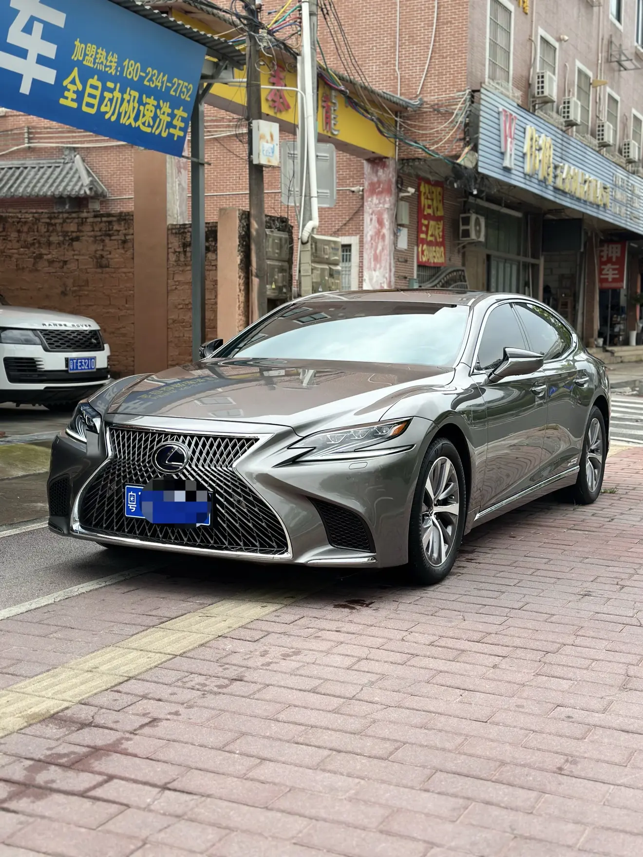 Lexus LS