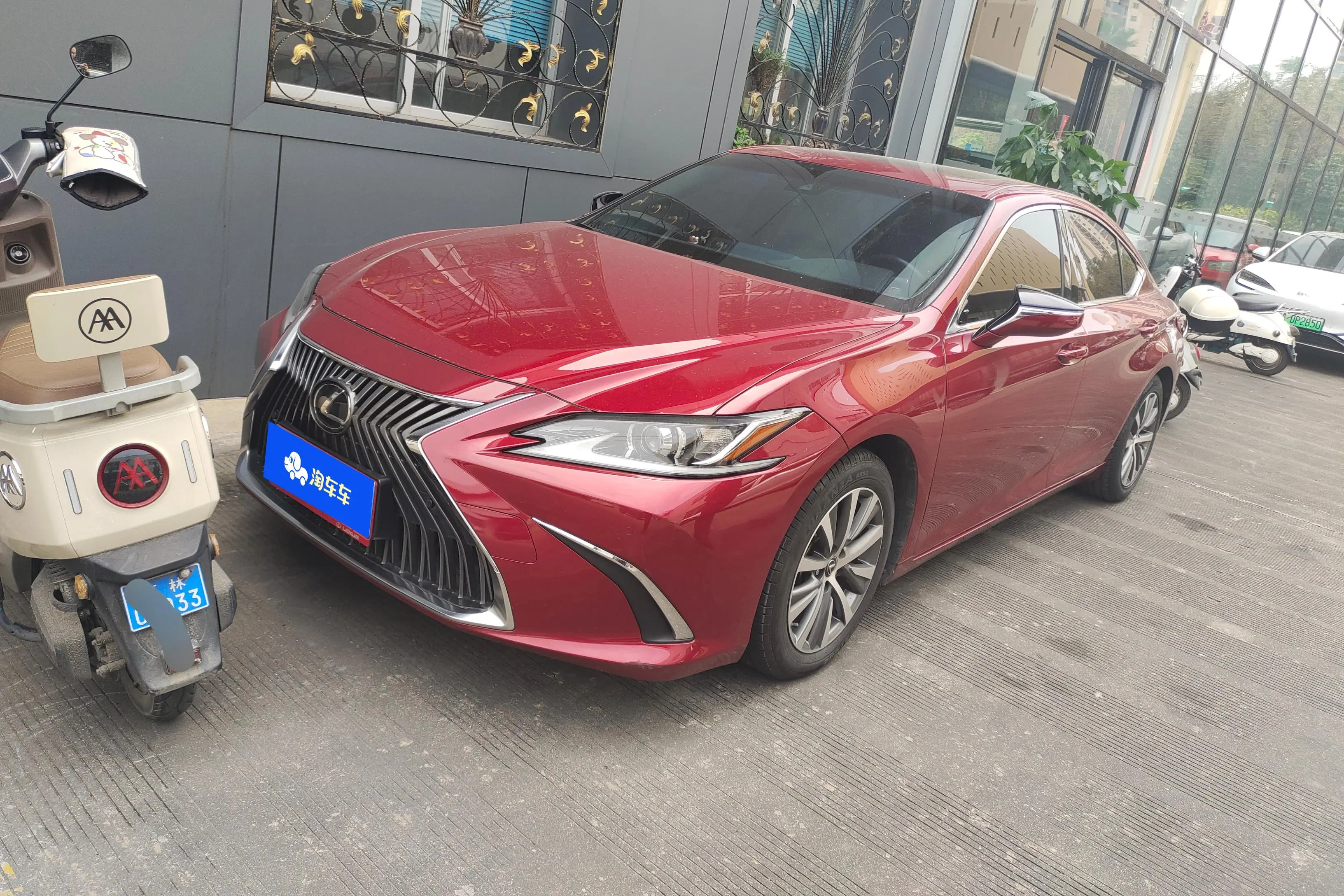 Lexus ES