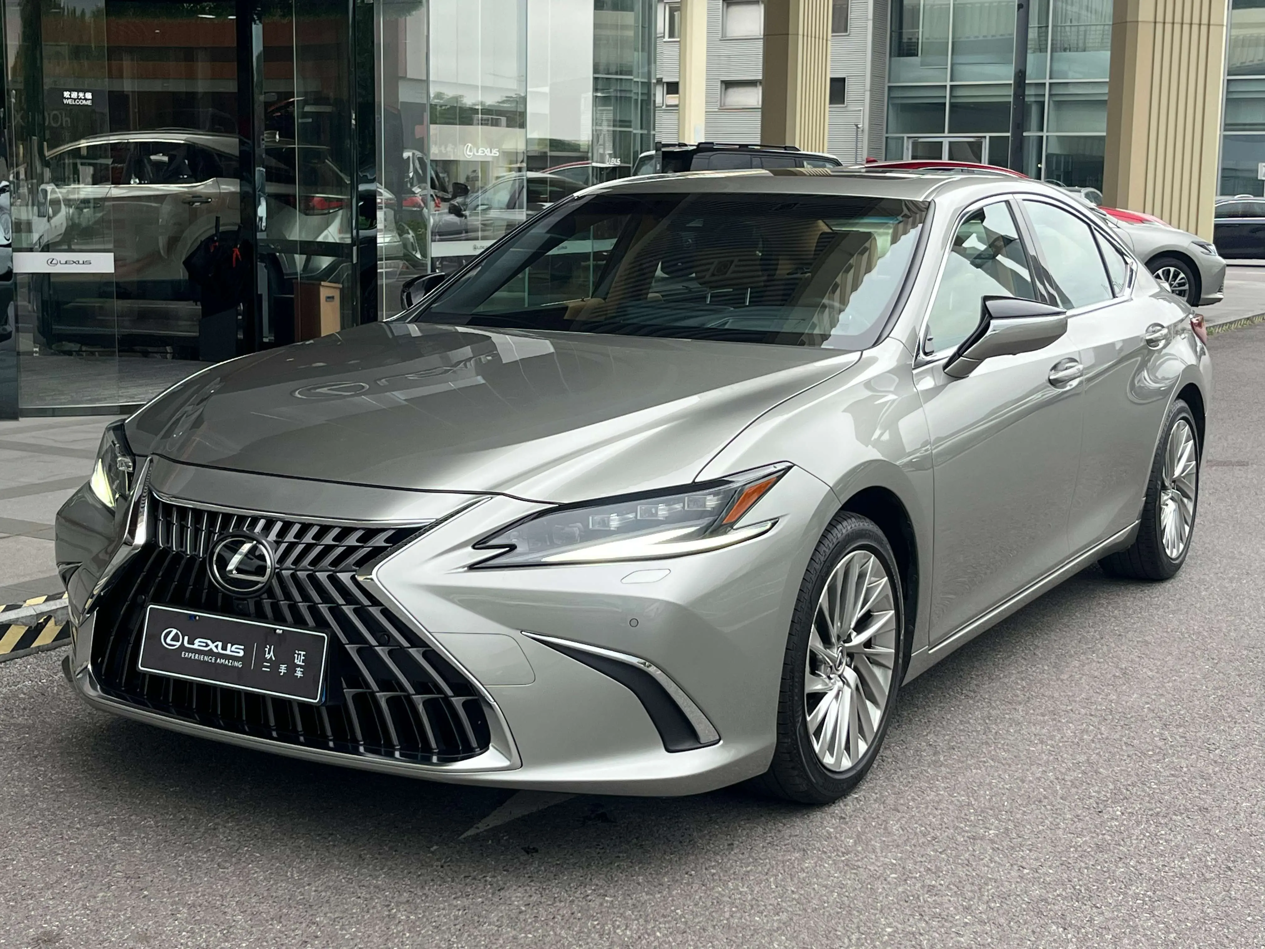 Lexus ES