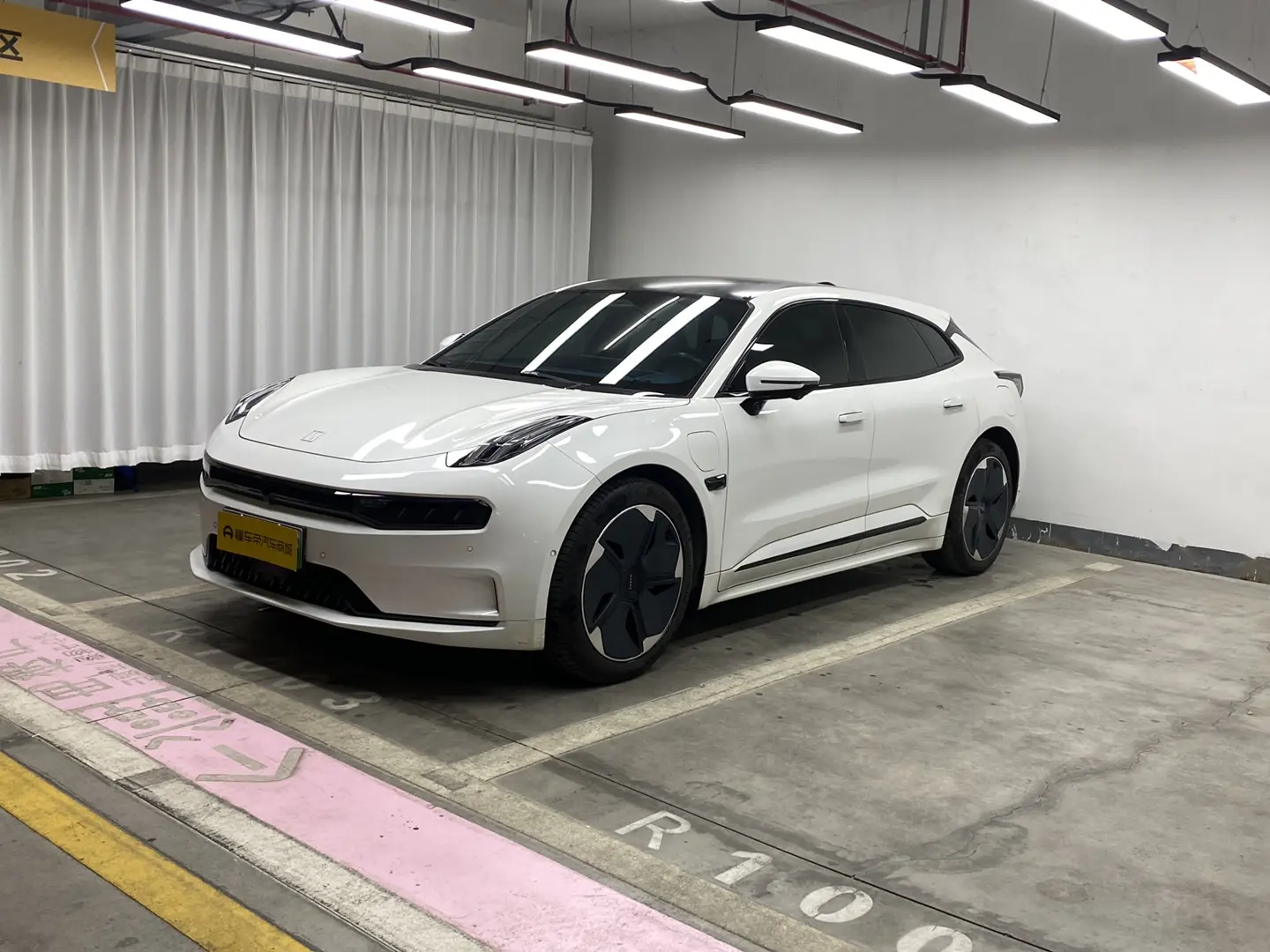 ZEEKR 001