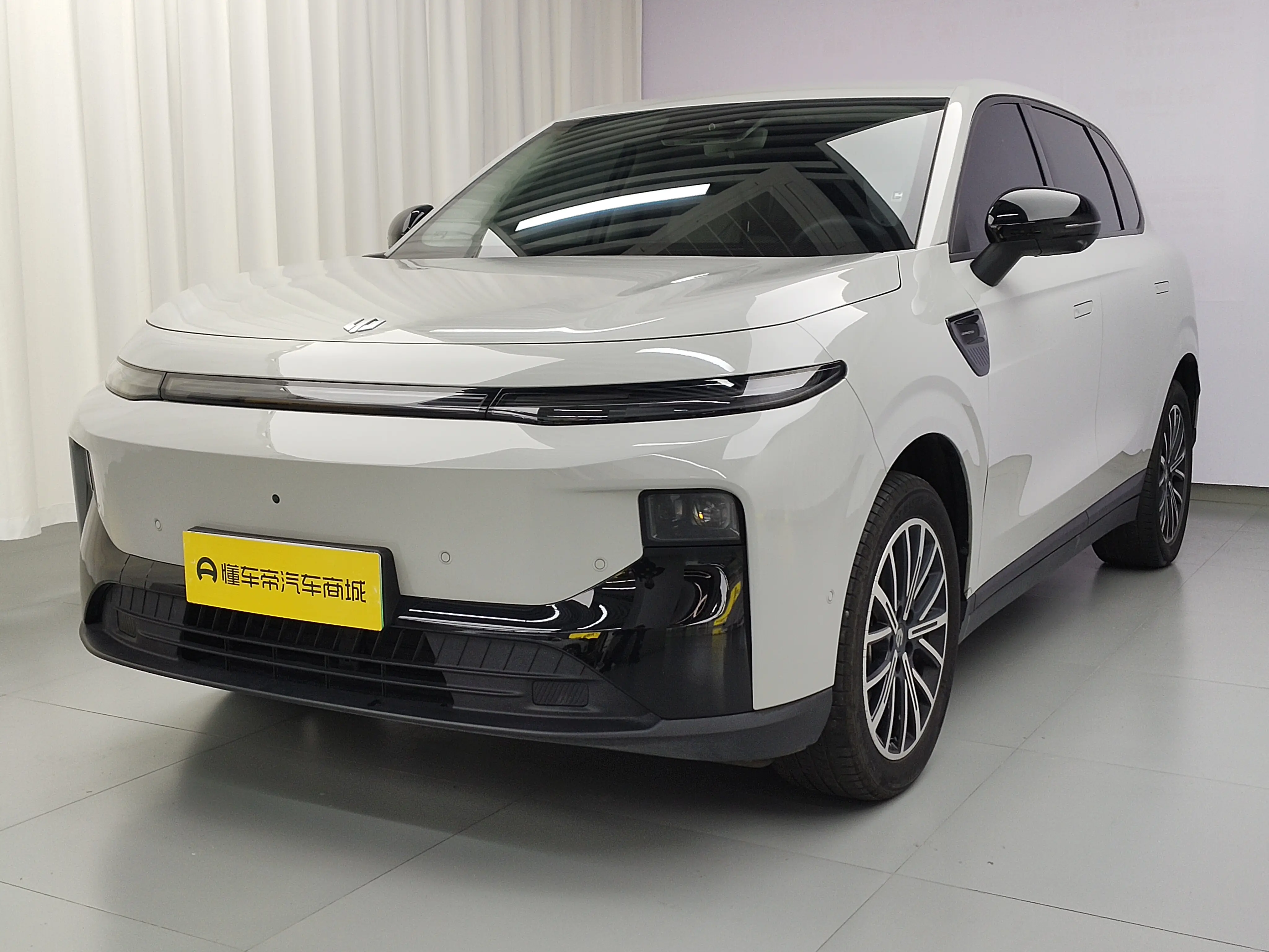 Leapmotor B10