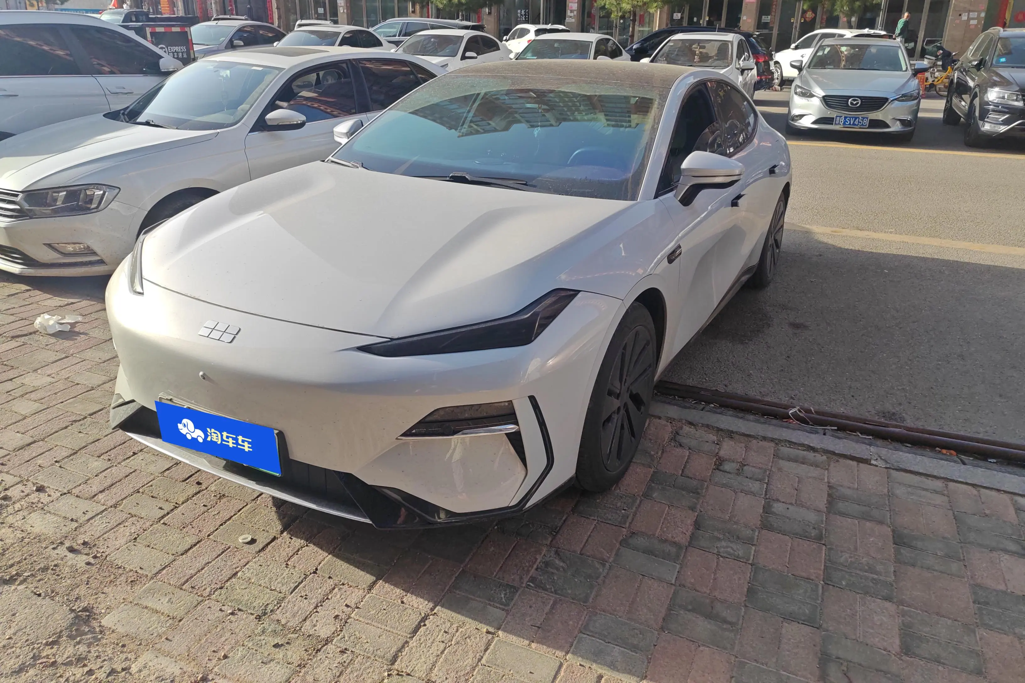 Geely Galaxy E8