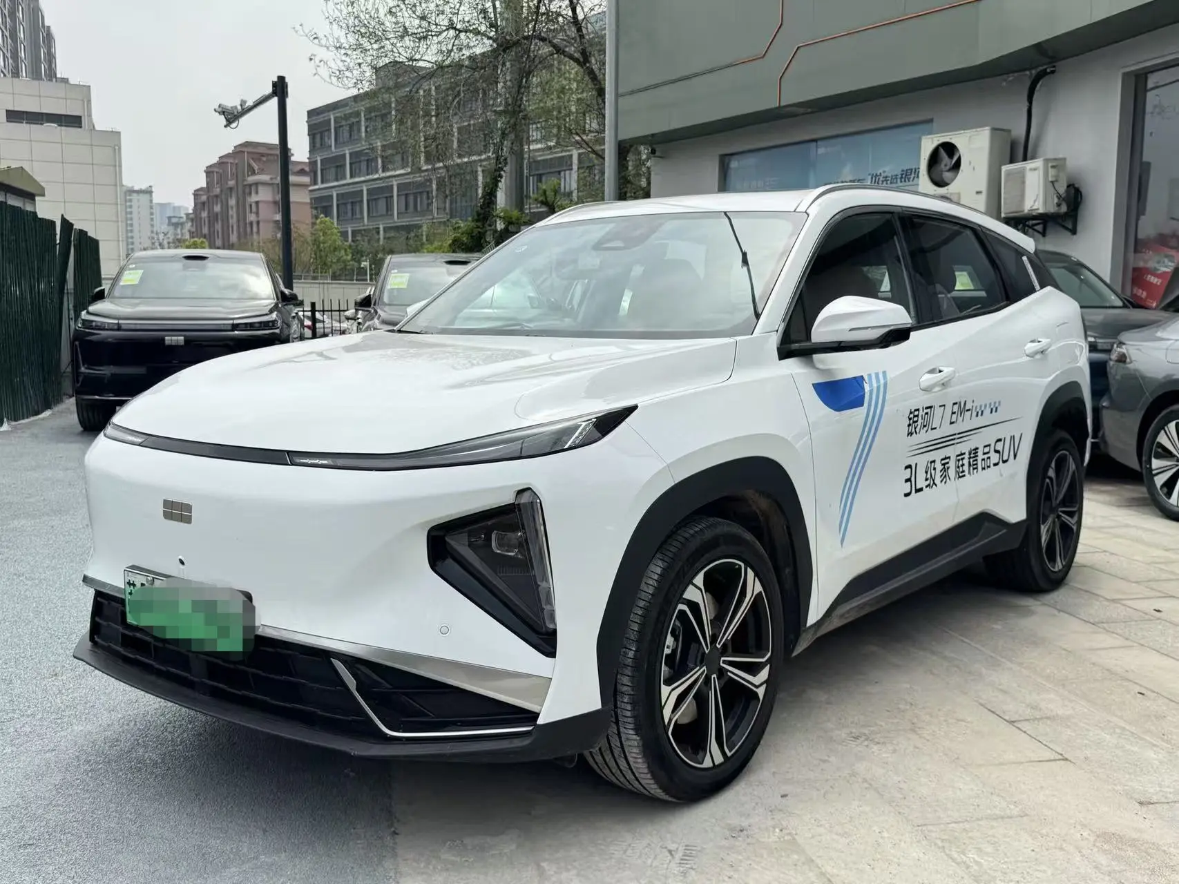 Geely Galaxy L7