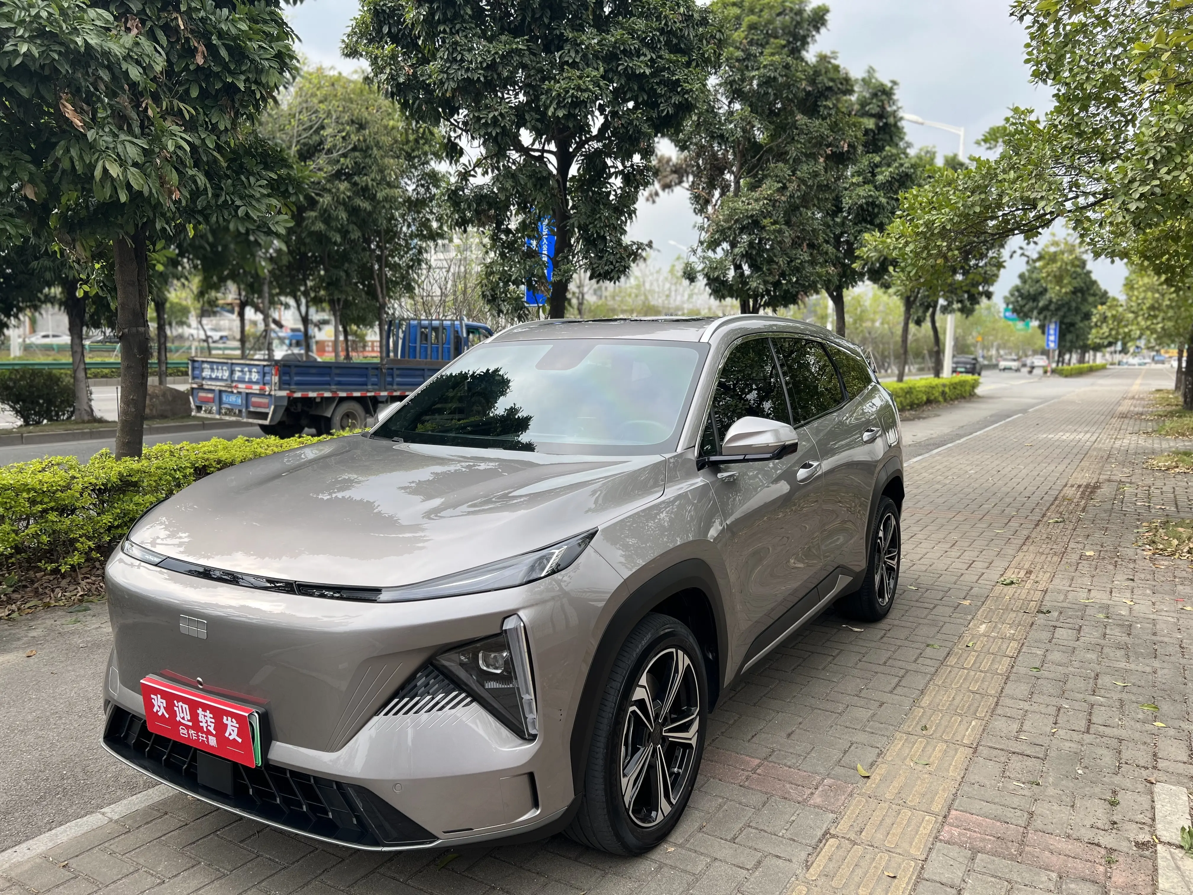 Geely Galaxy L7