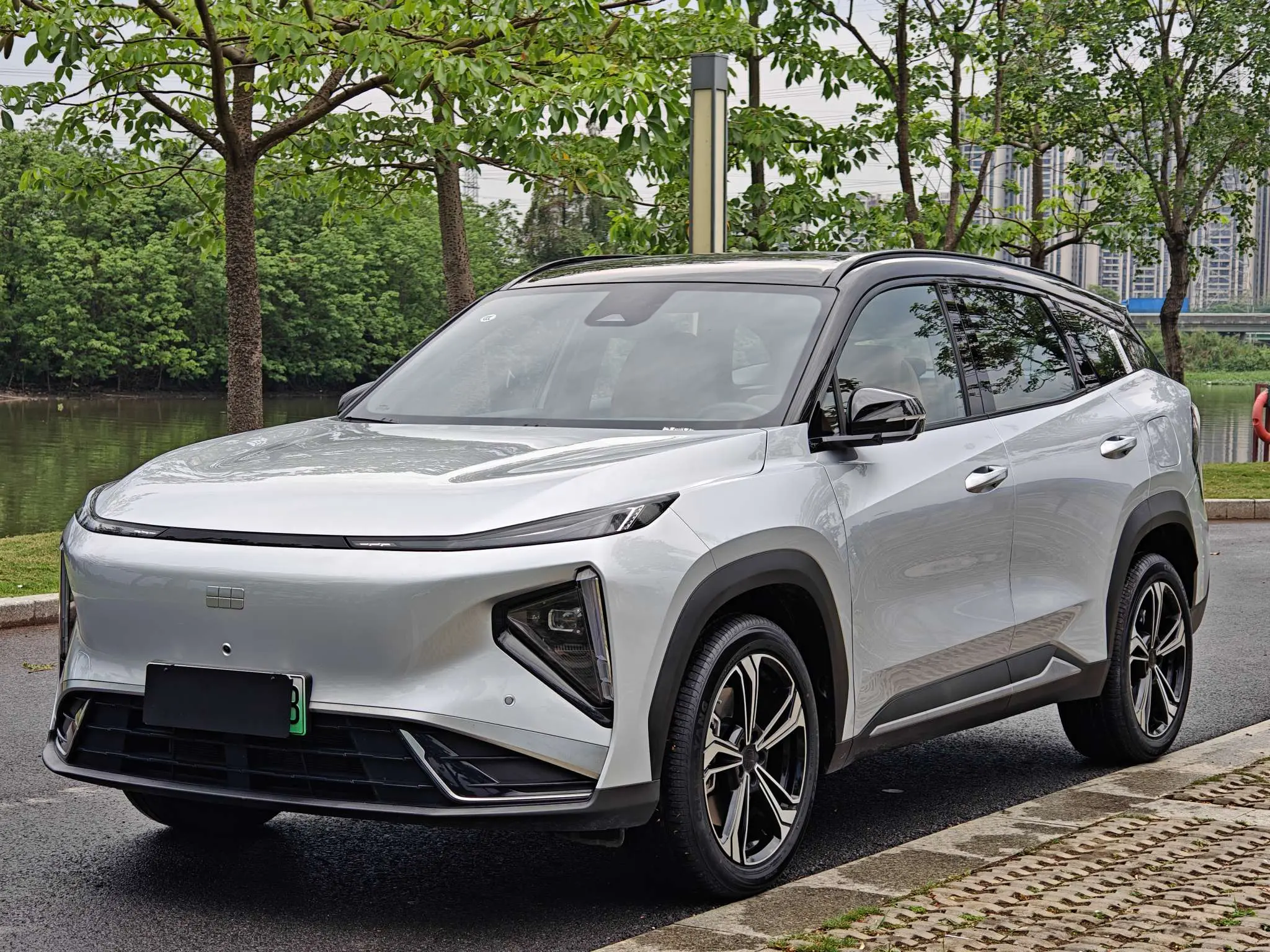 Geely Galaxy L7
