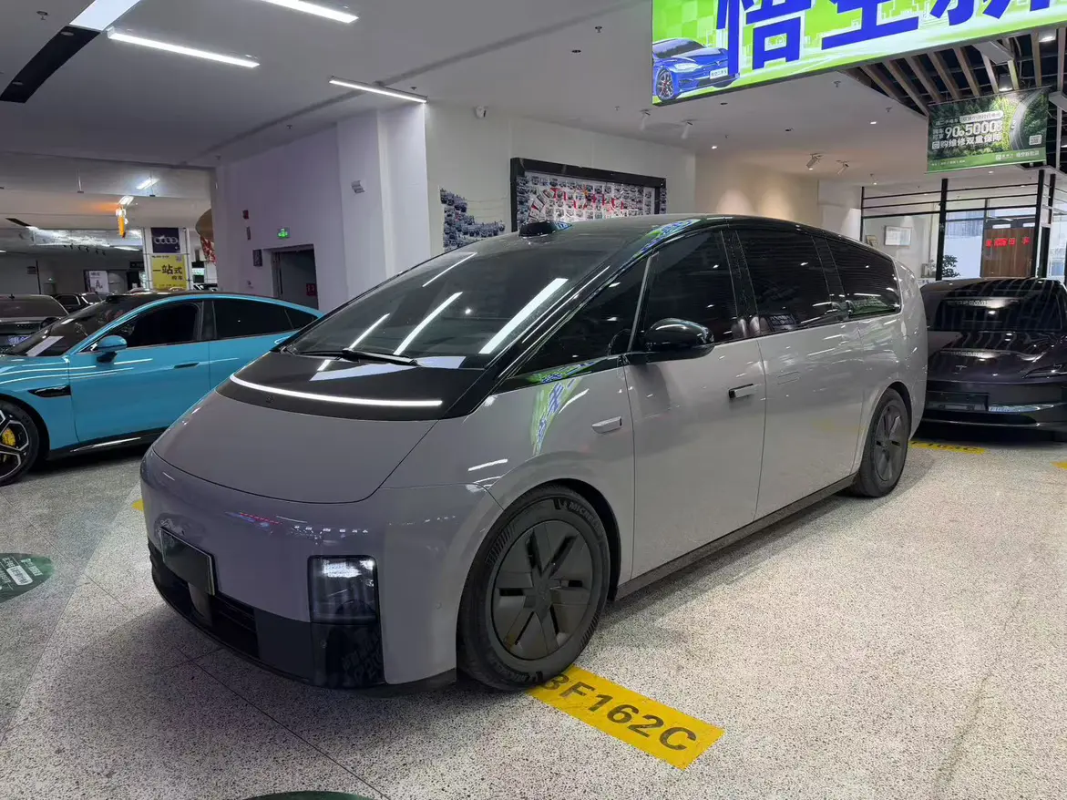 Lixiang MEGA