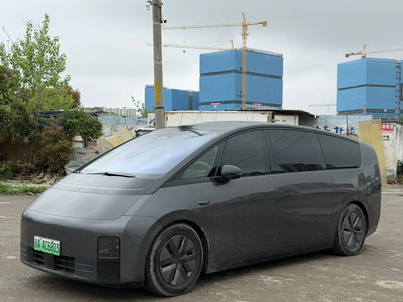 Lixiang MEGA
