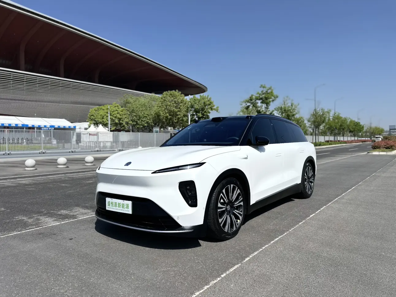 NIO ES8